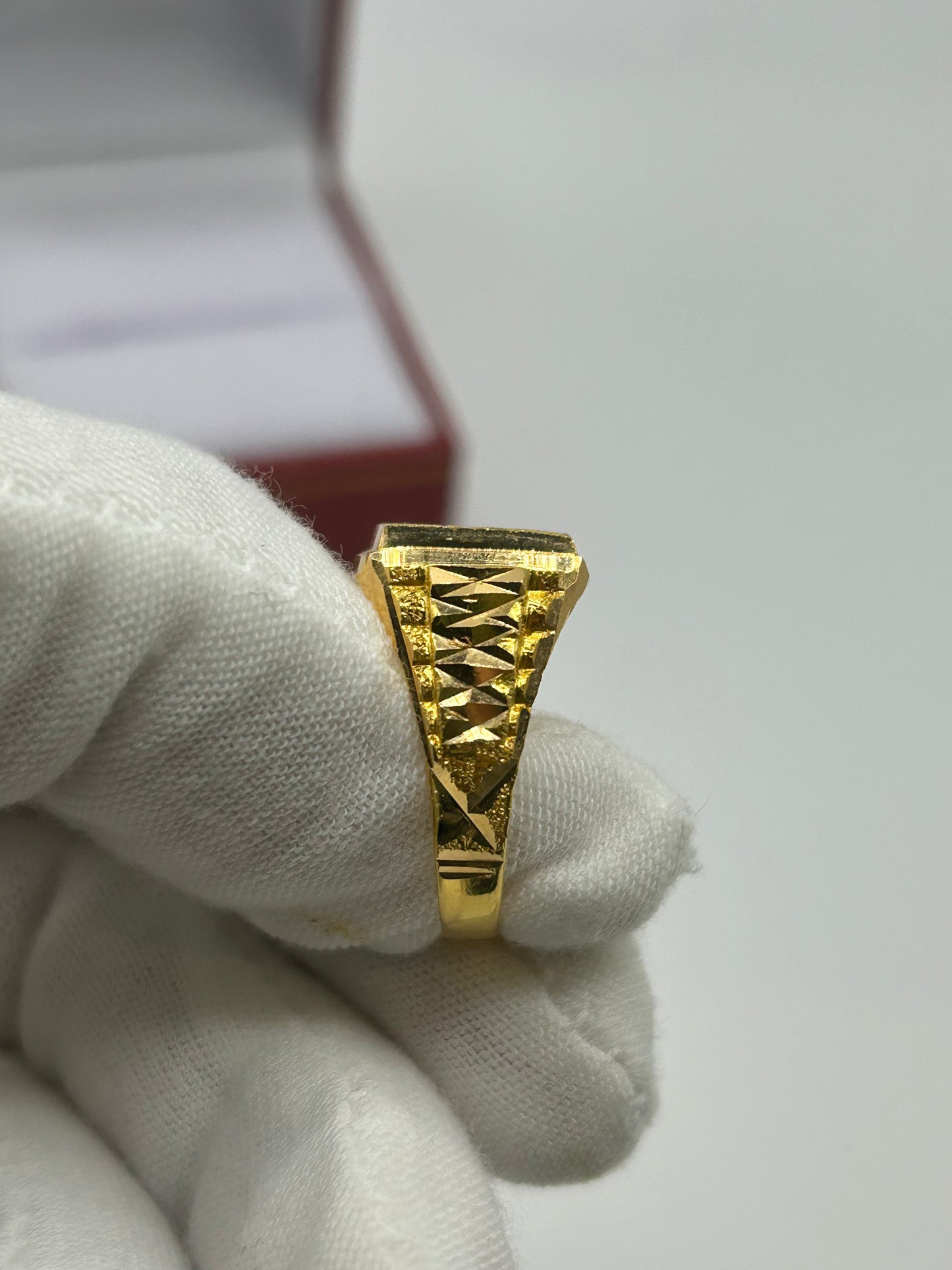 22ct Gold Men's Ring 7.6 grams Size S Hallmarked