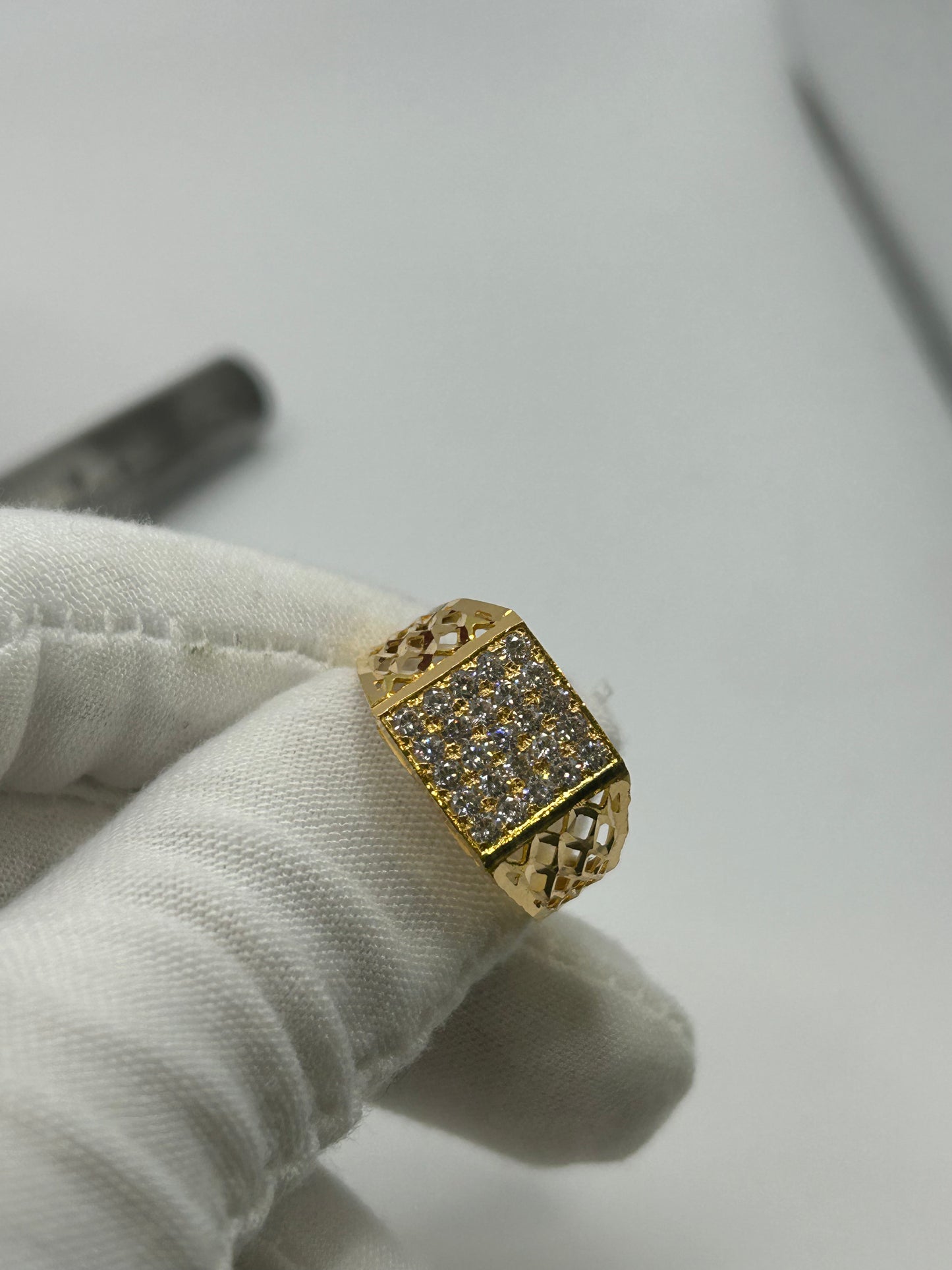 22ct Gold Men's Ring 5.6 grams Size R Hallmarked