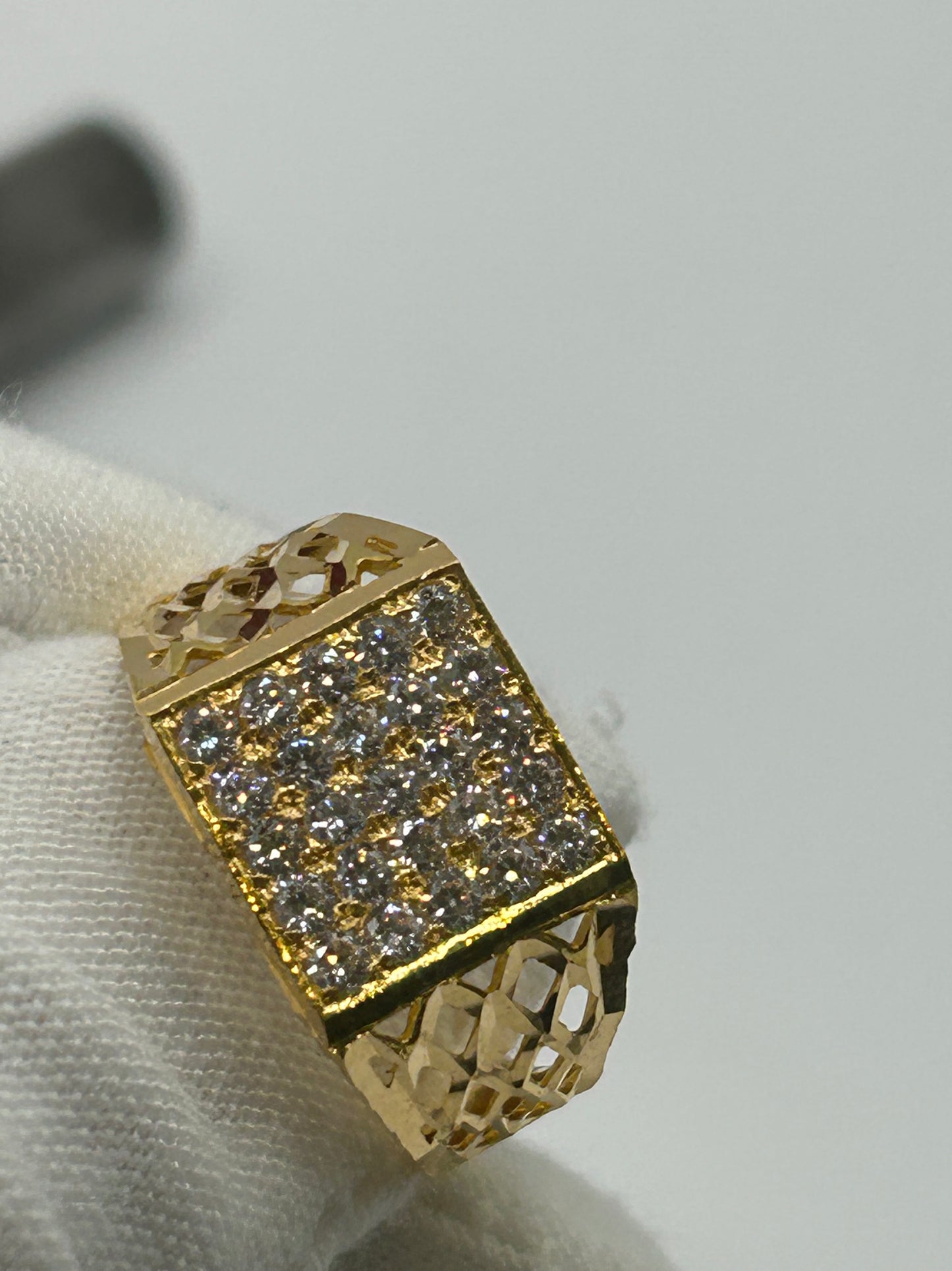 22ct Gold Men's Ring 5.6 grams Size R Hallmarked
