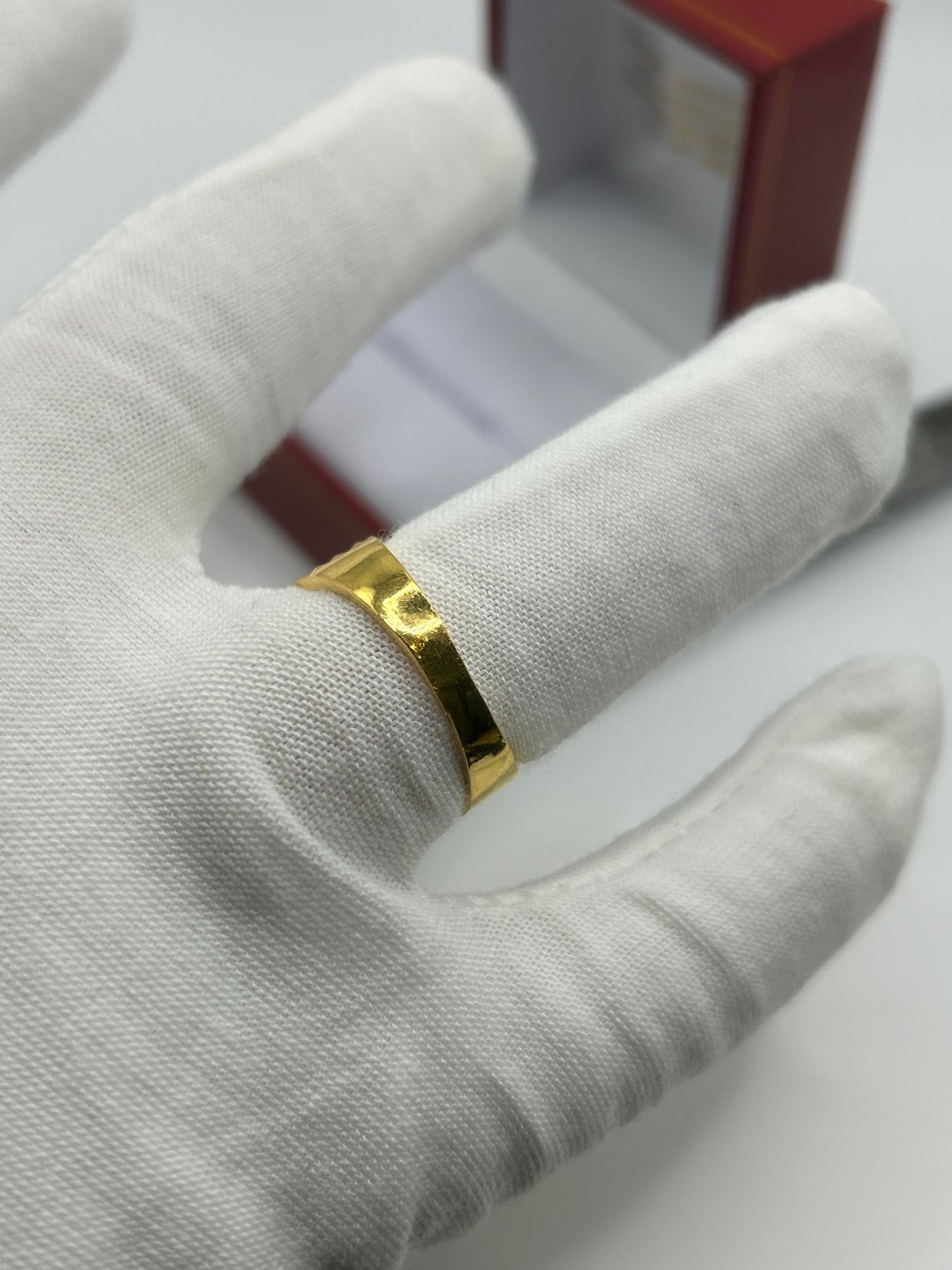 22ct Gold Men's Ring 5.6 grams Size R Hallmarked
