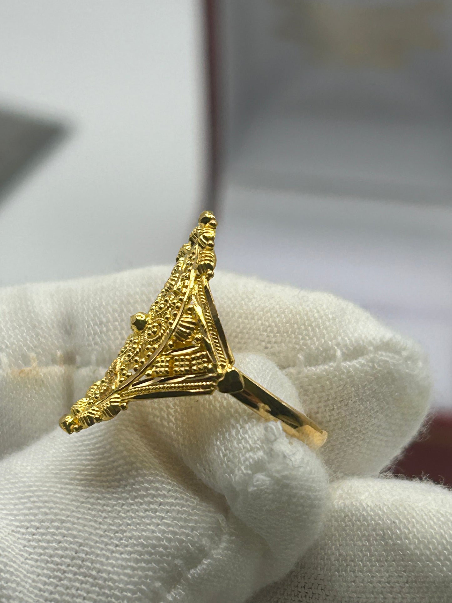 22ct Gold Ring 2.8 grams Hallmarked size k