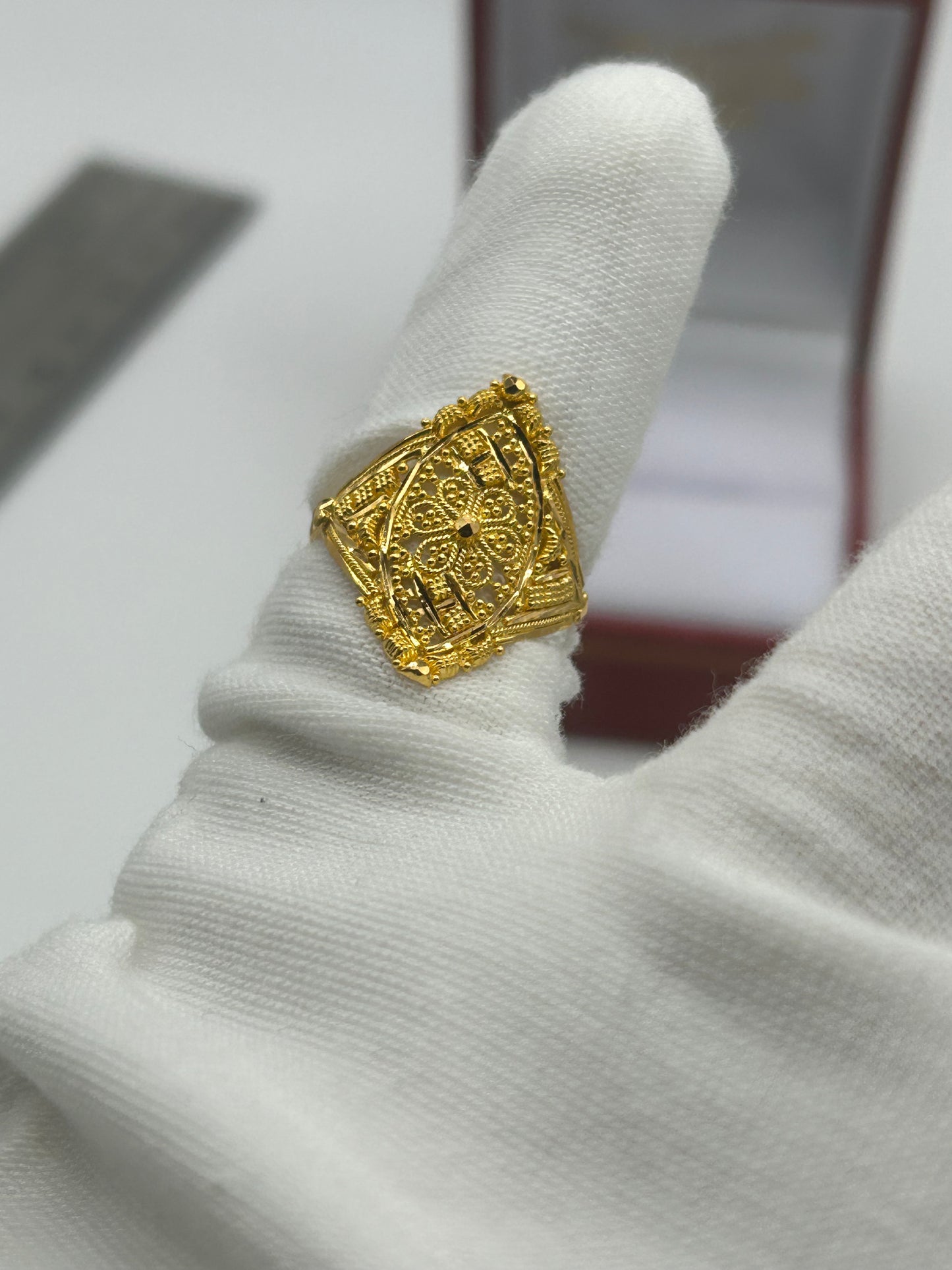22ct Gold Ring 2.8 grams Hallmarked size k