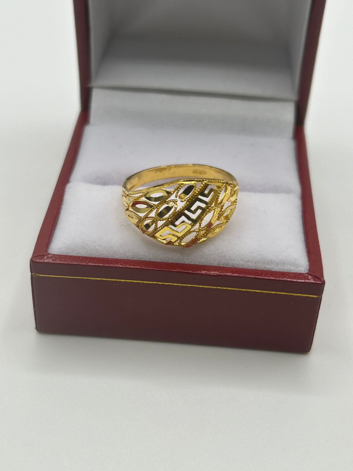 22ct Gold Ring Size Q Ladies Hallmarked 2.4 grams