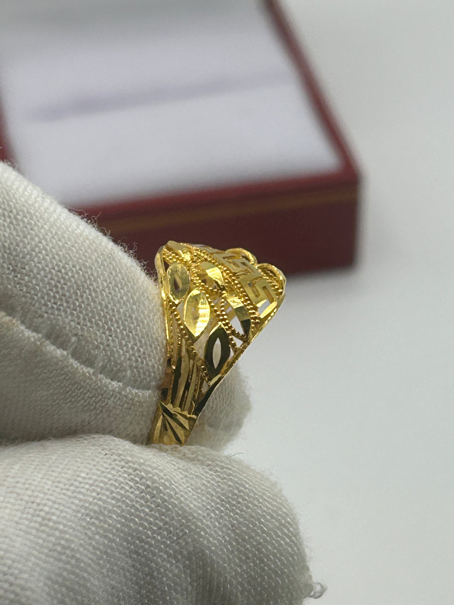 22ct Gold Ring Size Q Ladies Hallmarked 2.4 grams