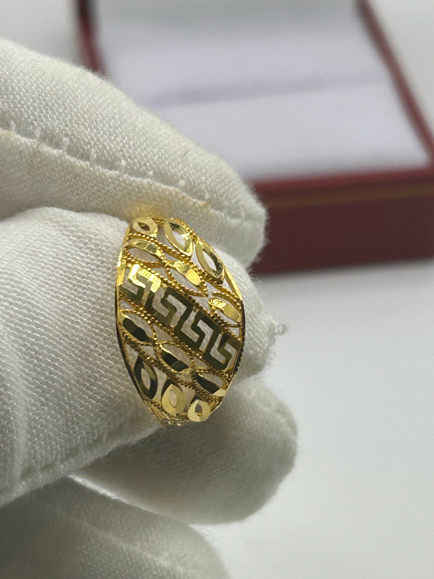 22ct Gold Ring Size Q Ladies Hallmarked 2.4 grams