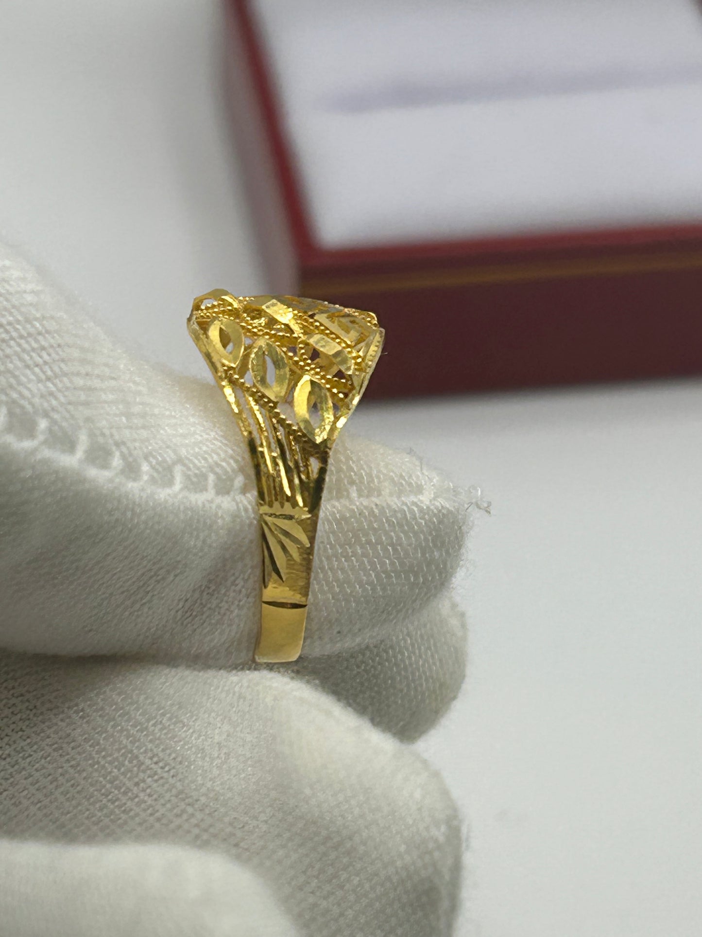 22ct Gold Ring Size Q Ladies Hallmarked 2.4 grams