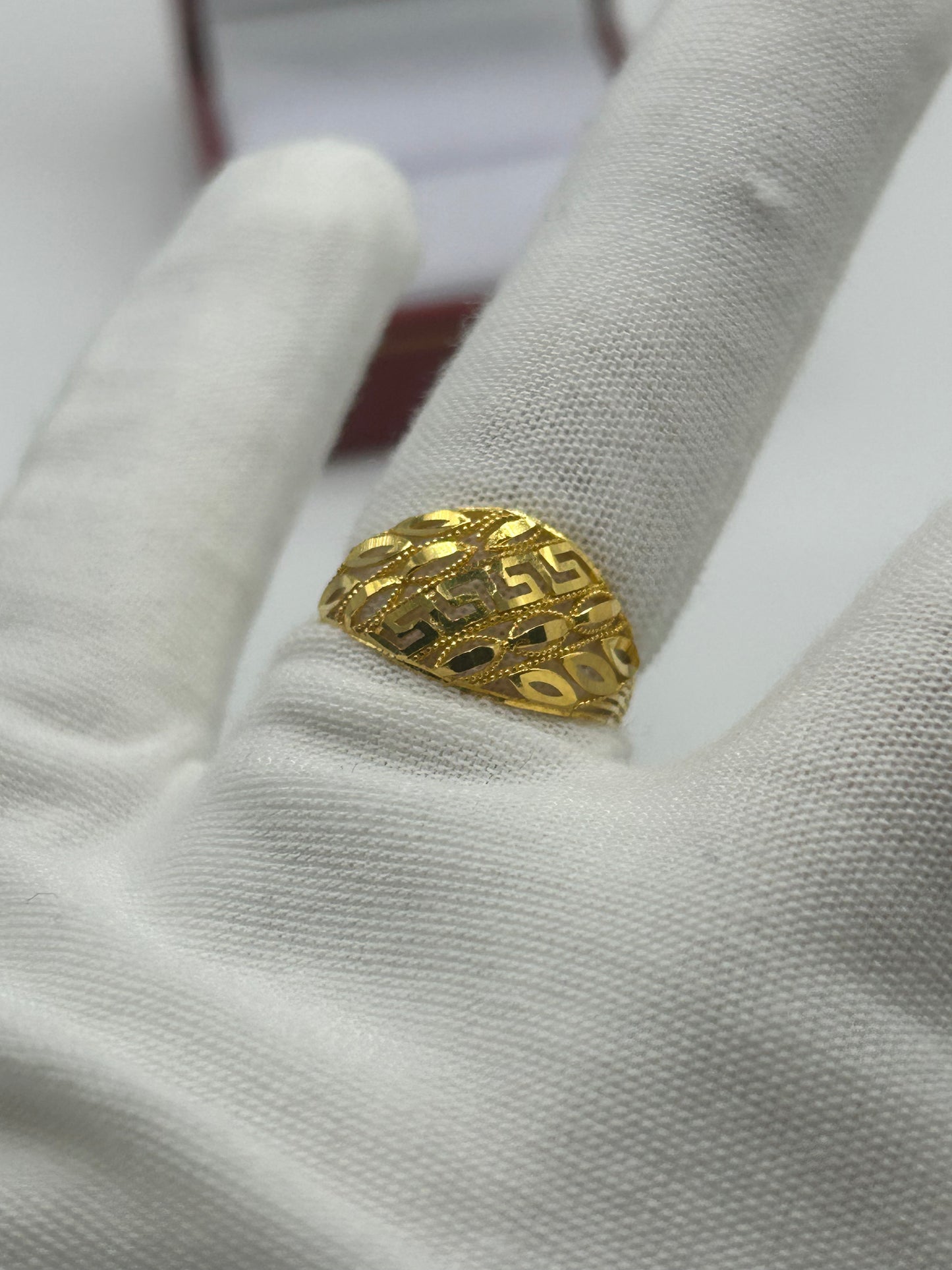 22ct Gold Ring Size Q Ladies Hallmarked 2.4 grams