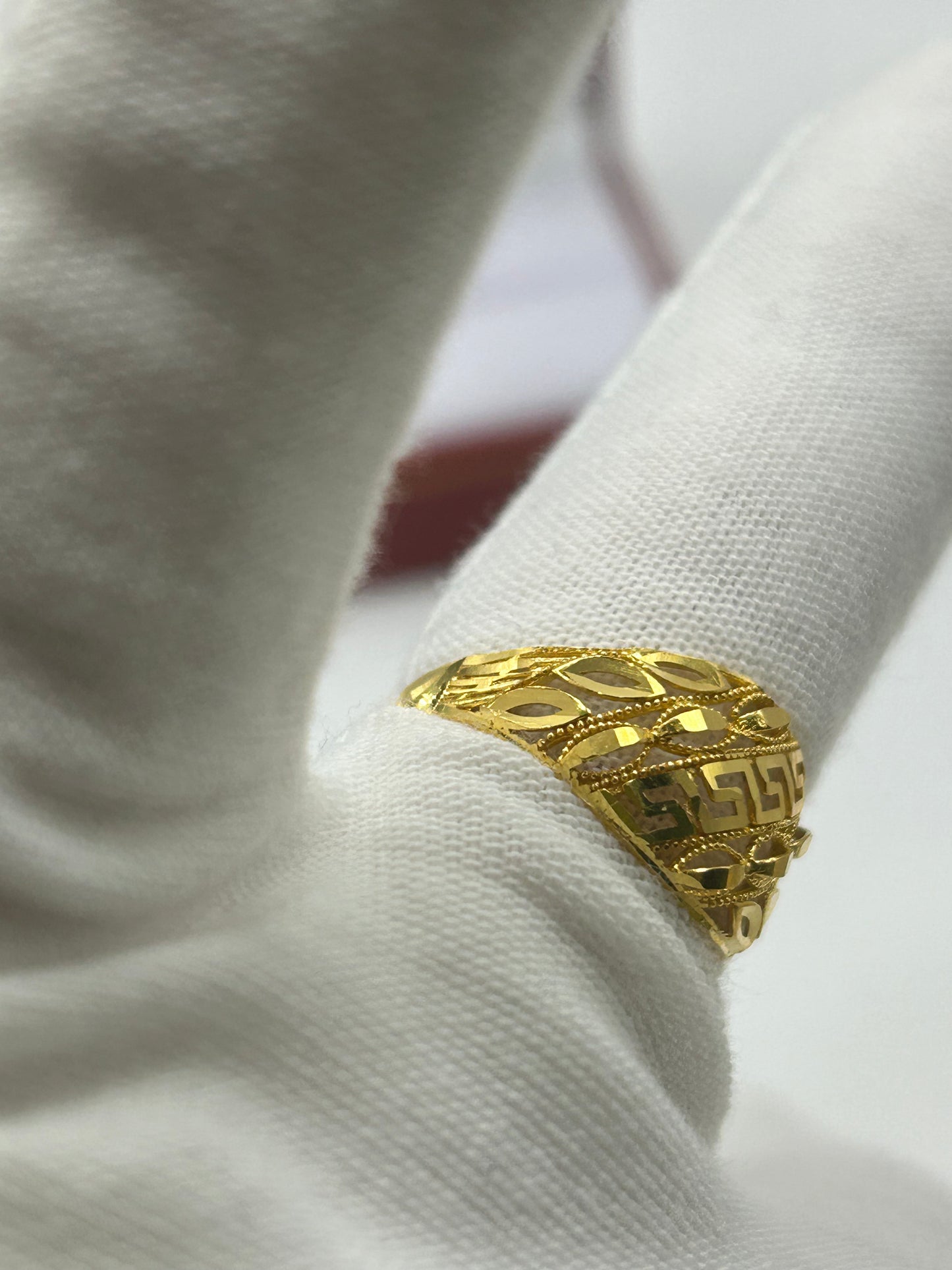 22ct Gold Ring Size Q Ladies Hallmarked 2.4 grams