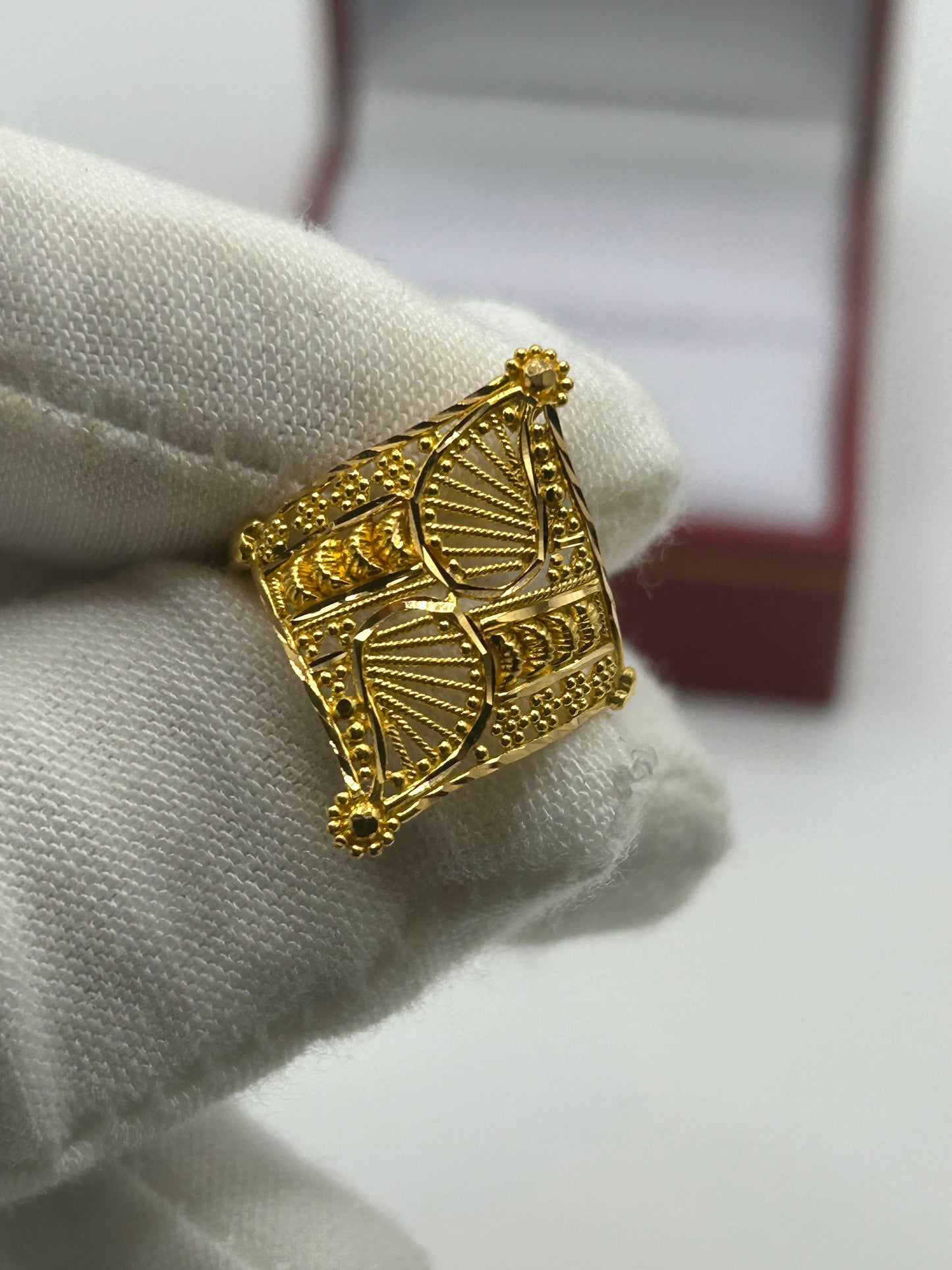 22ct Gold Ring Size K Ladies Hallmarked 2.7 grams