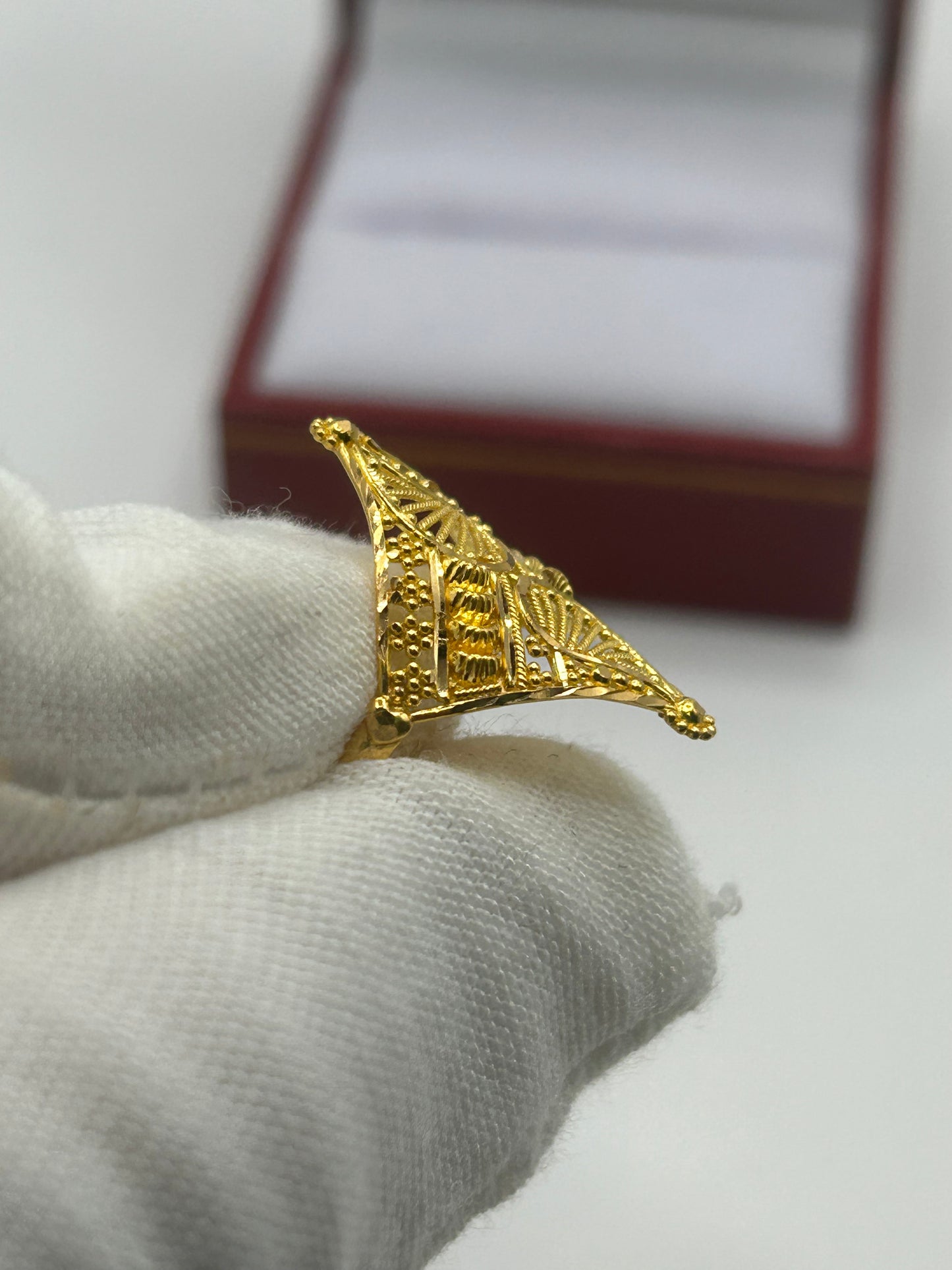 22ct Gold Ring Size K Ladies Hallmarked 2.7 grams