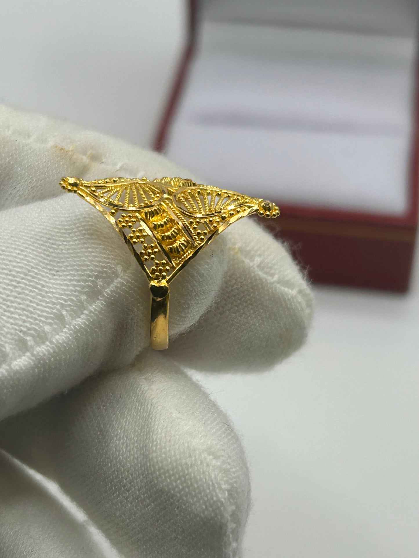 22ct Gold Ring Size K Ladies Hallmarked 2.7 grams