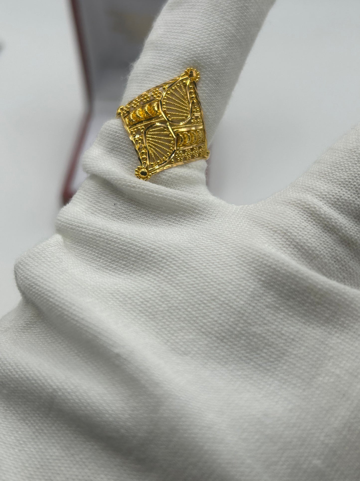 22ct Gold Ring Size K Ladies Hallmarked 2.7 grams