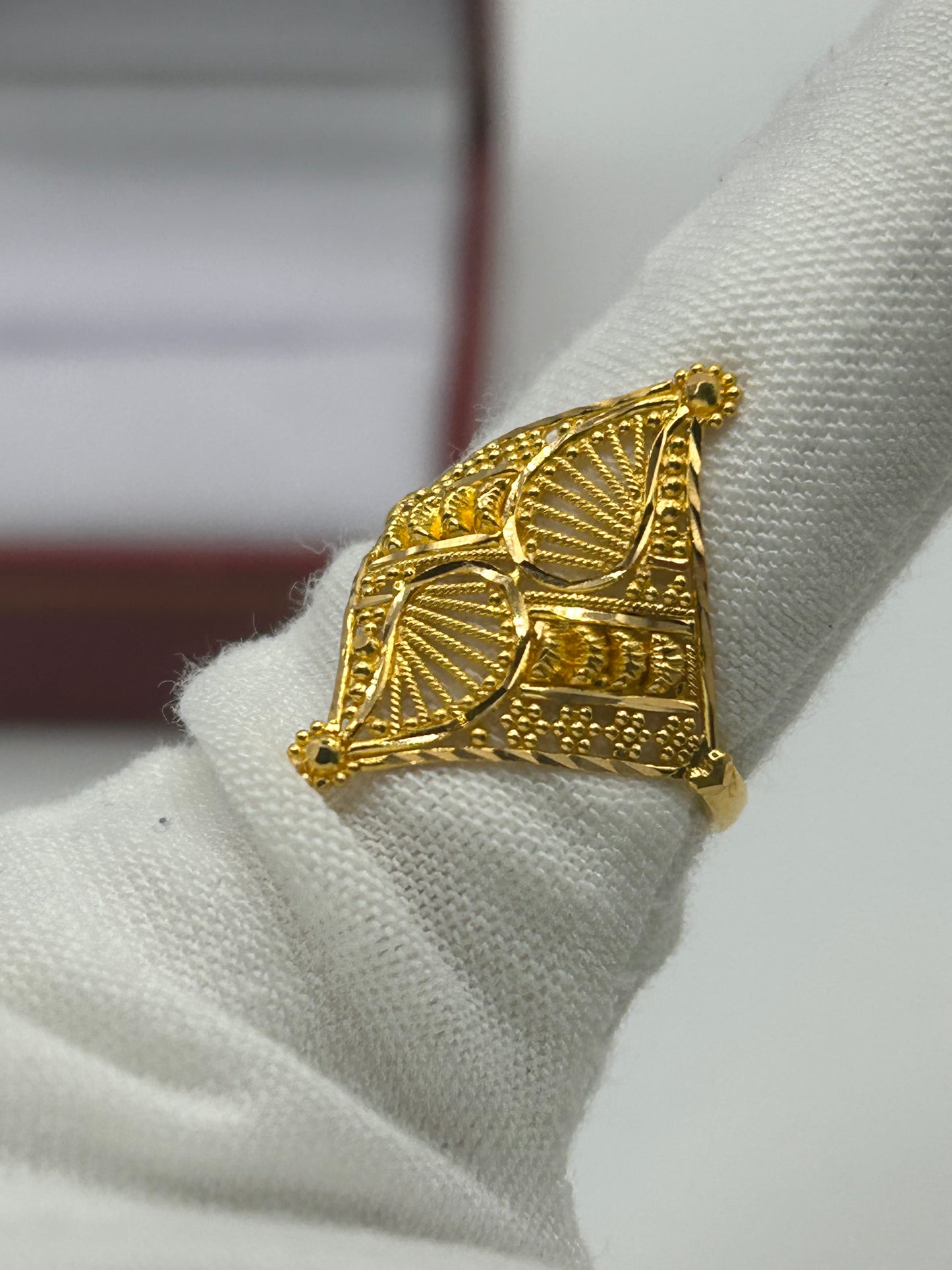 22ct Gold Ring Size K Ladies Hallmarked 2.7 grams