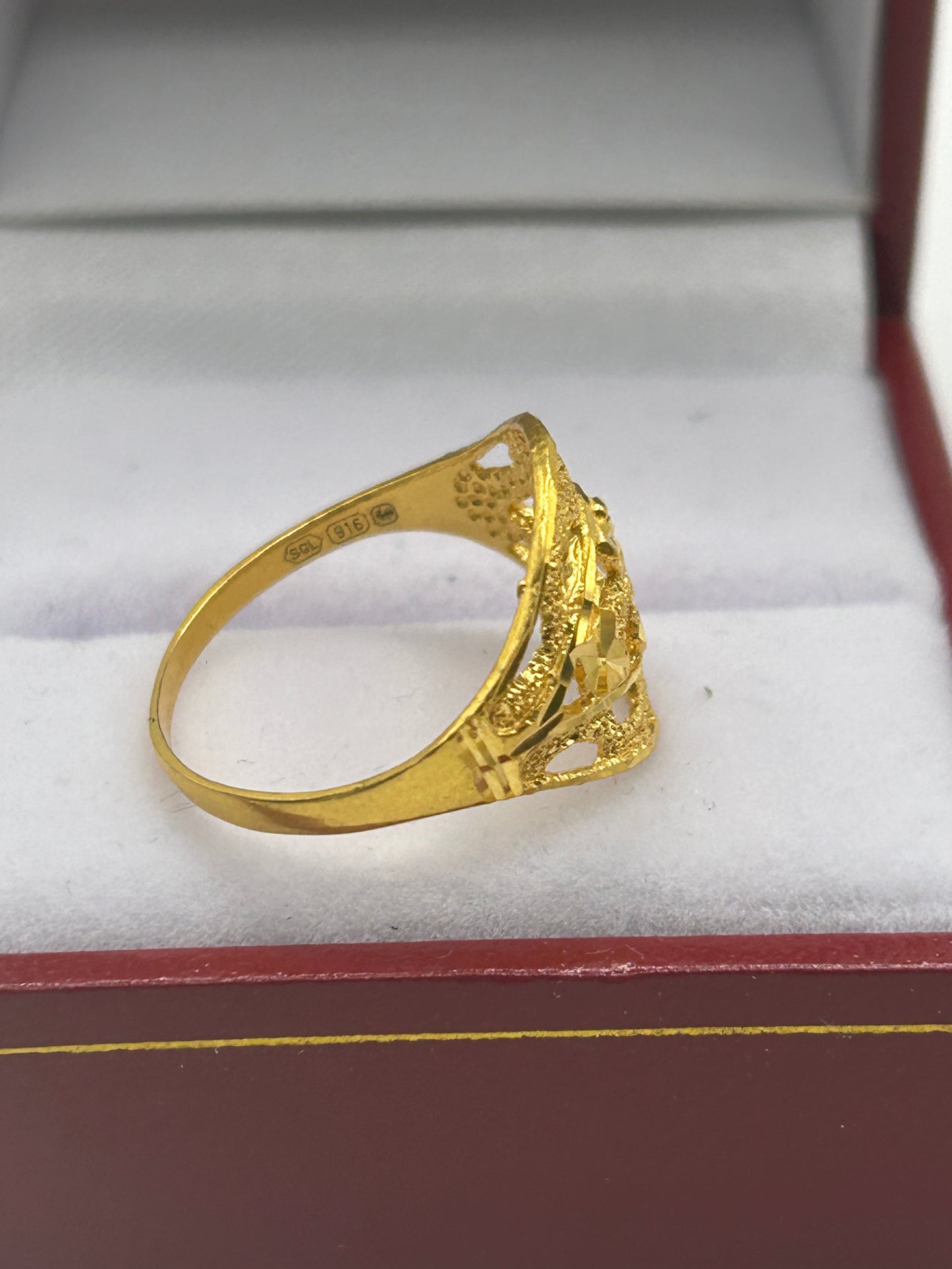 22ct Gold Ring Size N Ladies Hallmarked 2.6 grams