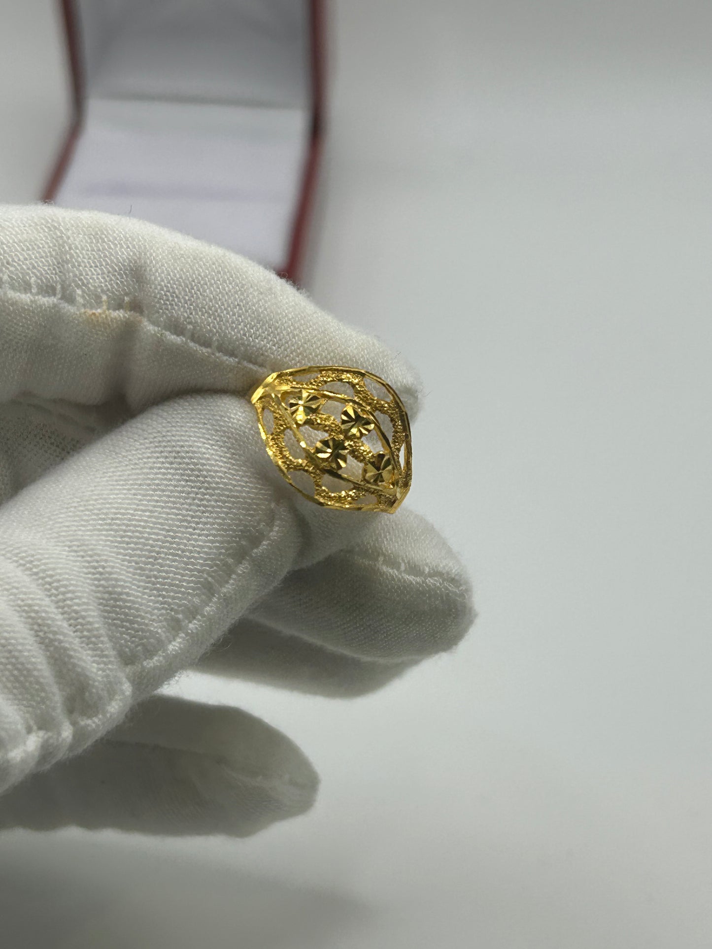 22ct Gold Ring Size N Ladies Hallmarked 2.6 grams