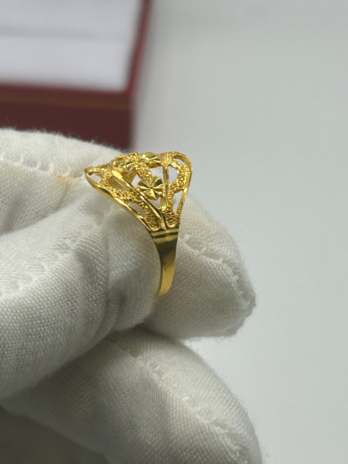22ct Gold Ring Size N Ladies Hallmarked 2.6 grams