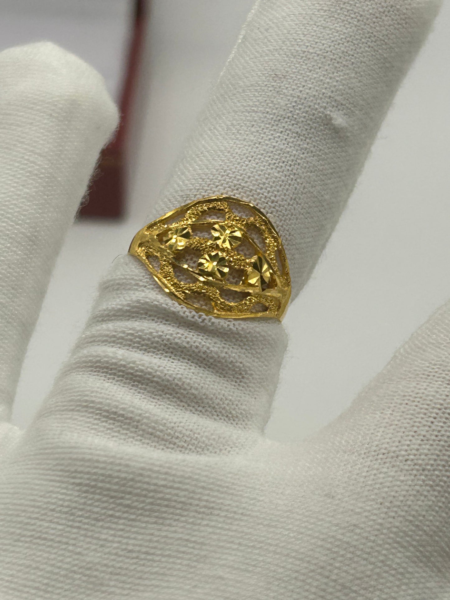 22ct Gold Ring Size N Ladies Hallmarked 2.6 grams
