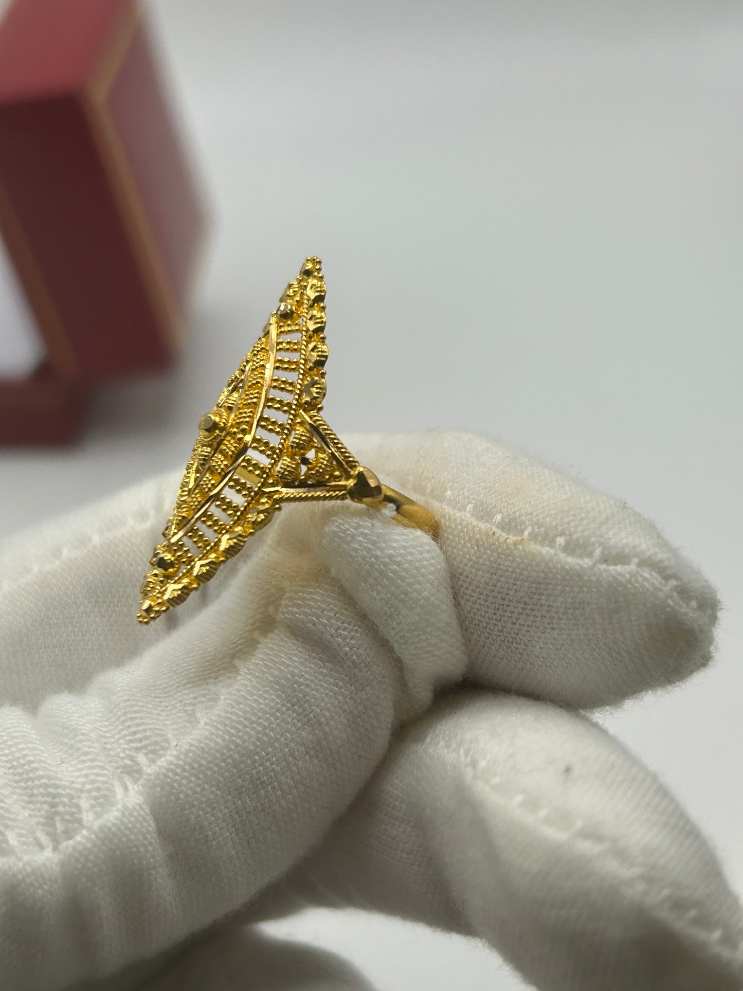 22ct Gold Ladies Ring 4.0 grams Size N