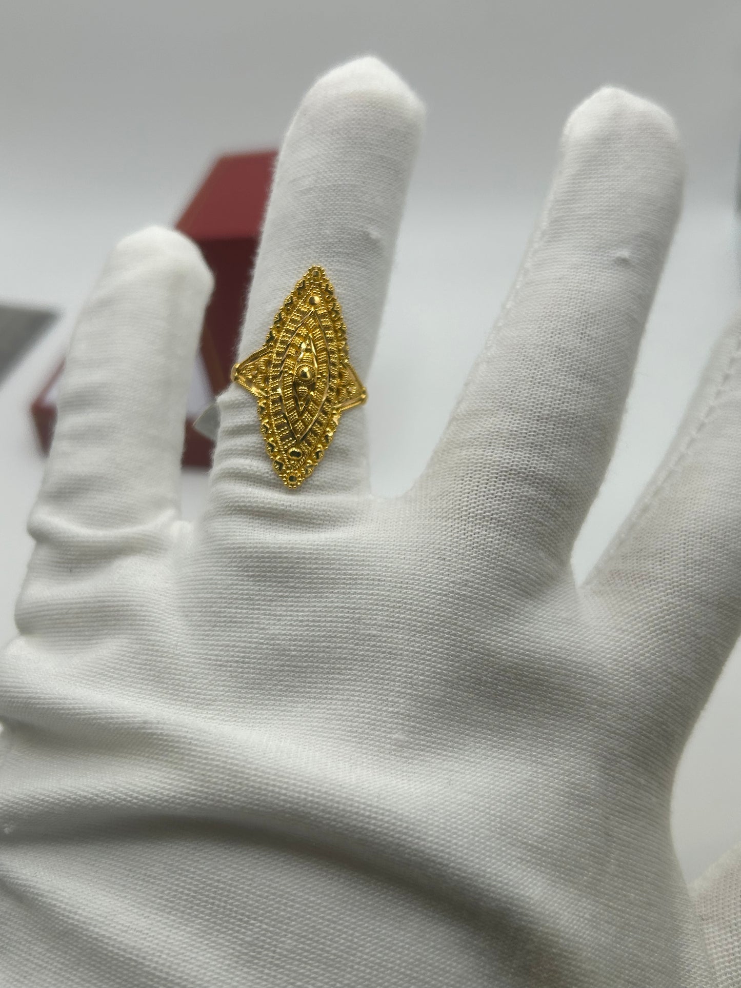 22ct Gold Ladies Ring 4.0 grams Size N
