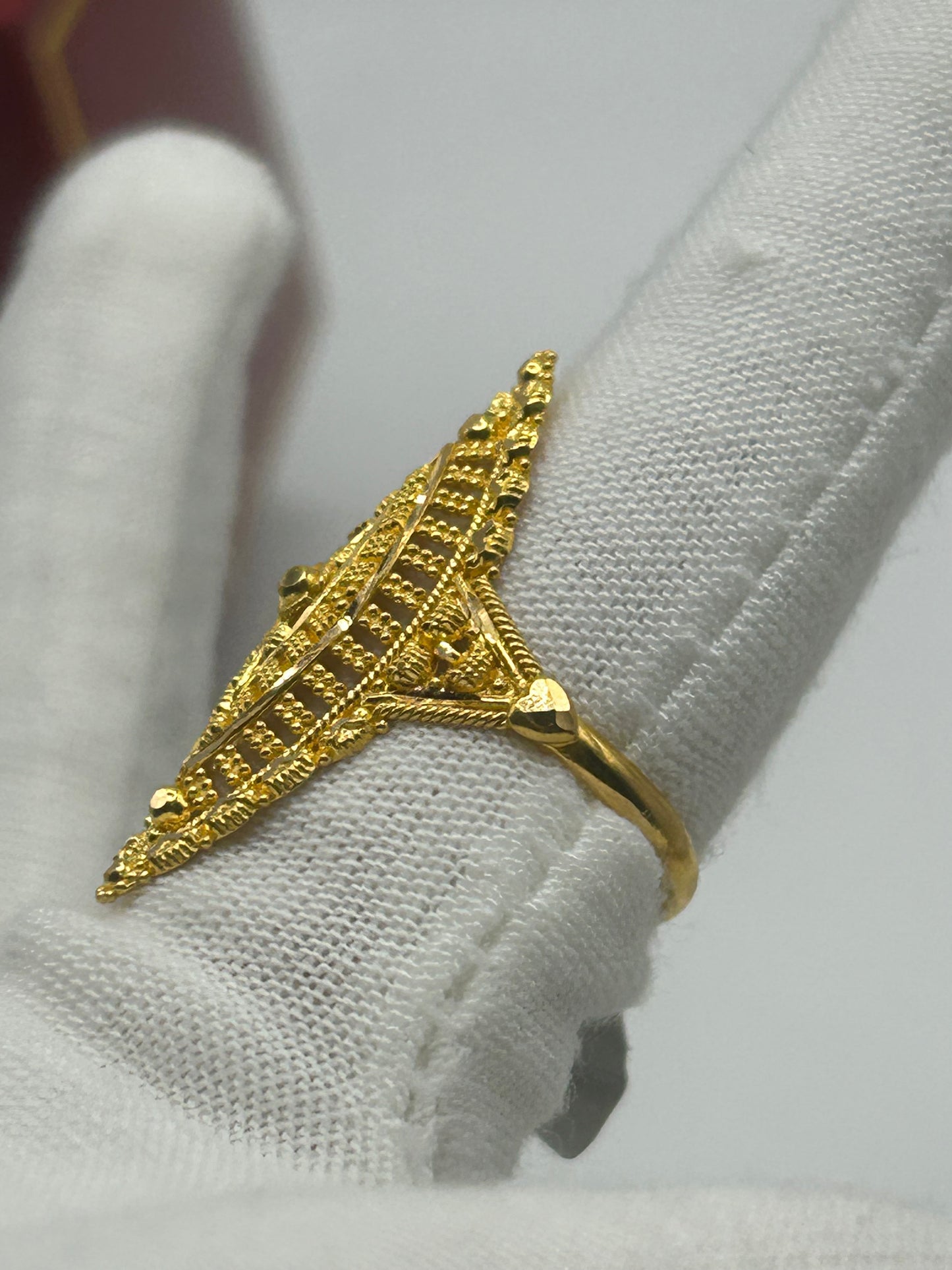 22ct Gold Ladies Ring 4.0 grams Size N