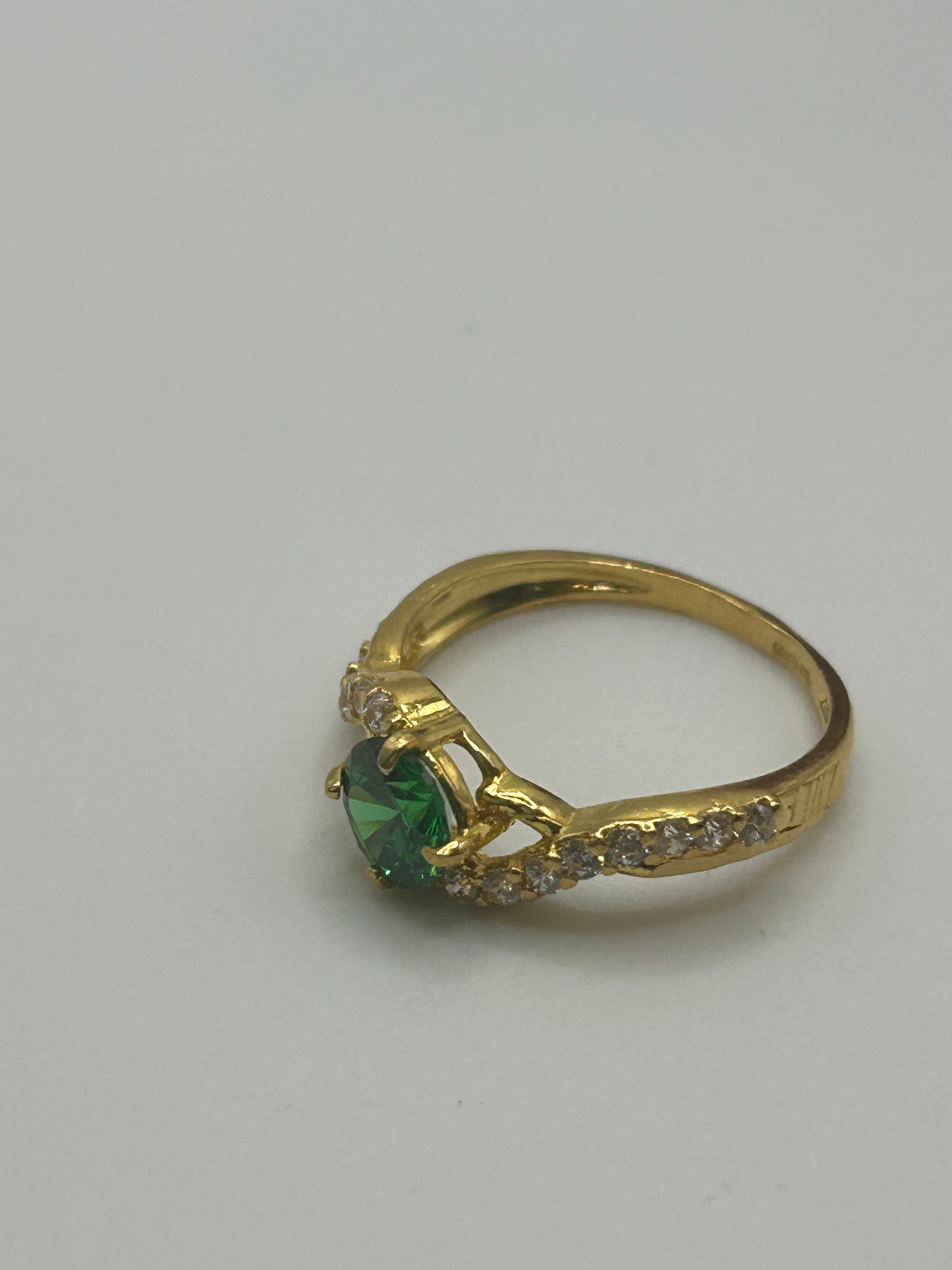22ct Gold Ladies Ring 2.2 grams Size K