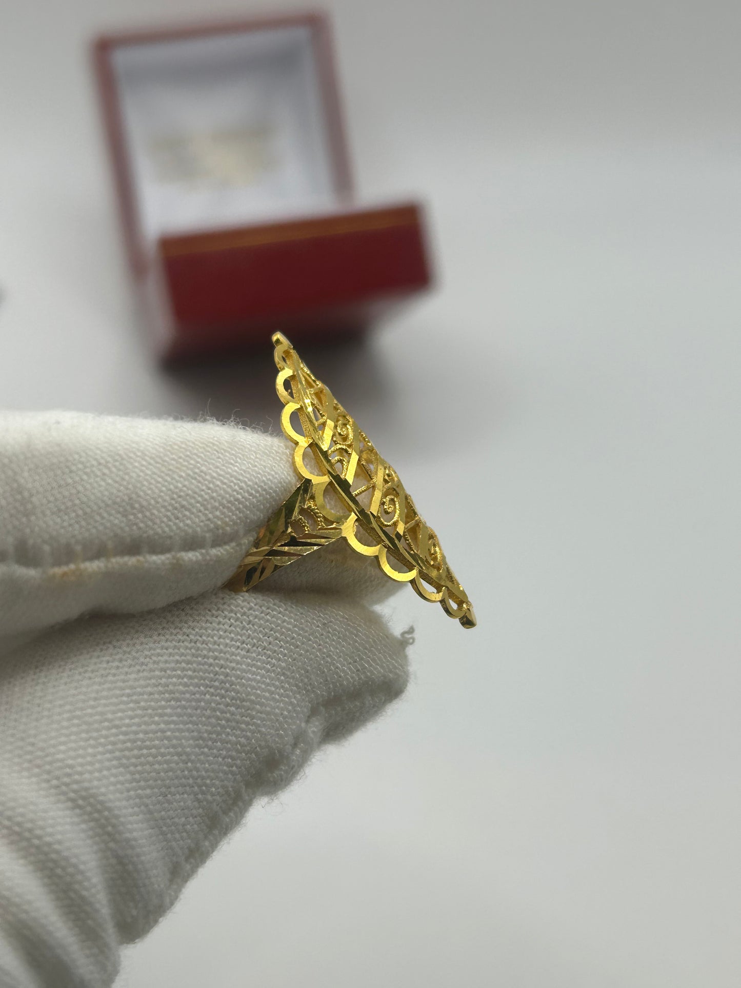 22ct Gold Ladies Ring 3.8 grams Size O