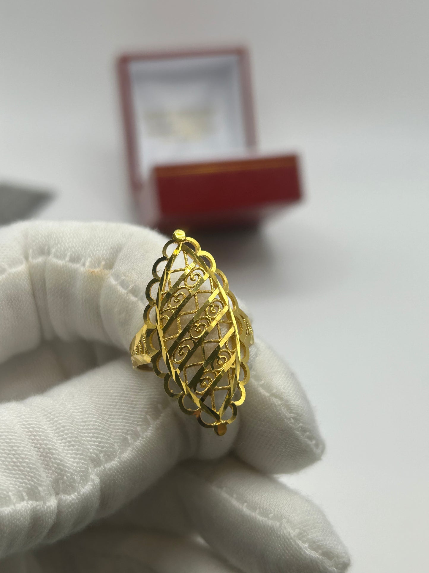 22ct Gold Ladies Ring 3.8 grams Size O