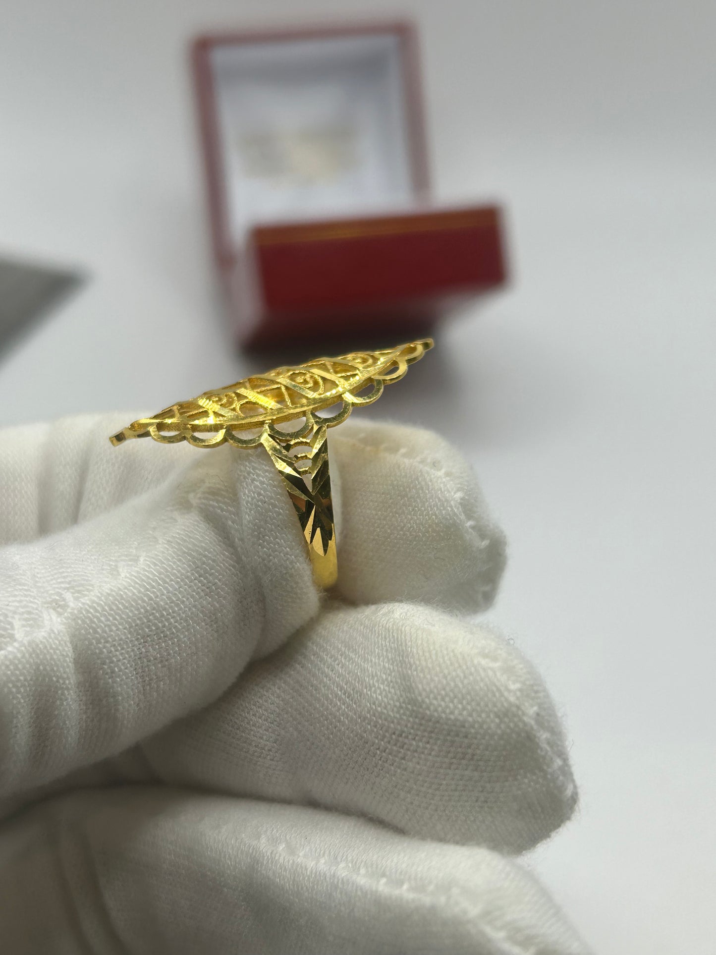 22ct Gold Ladies Ring 3.8 grams Size O