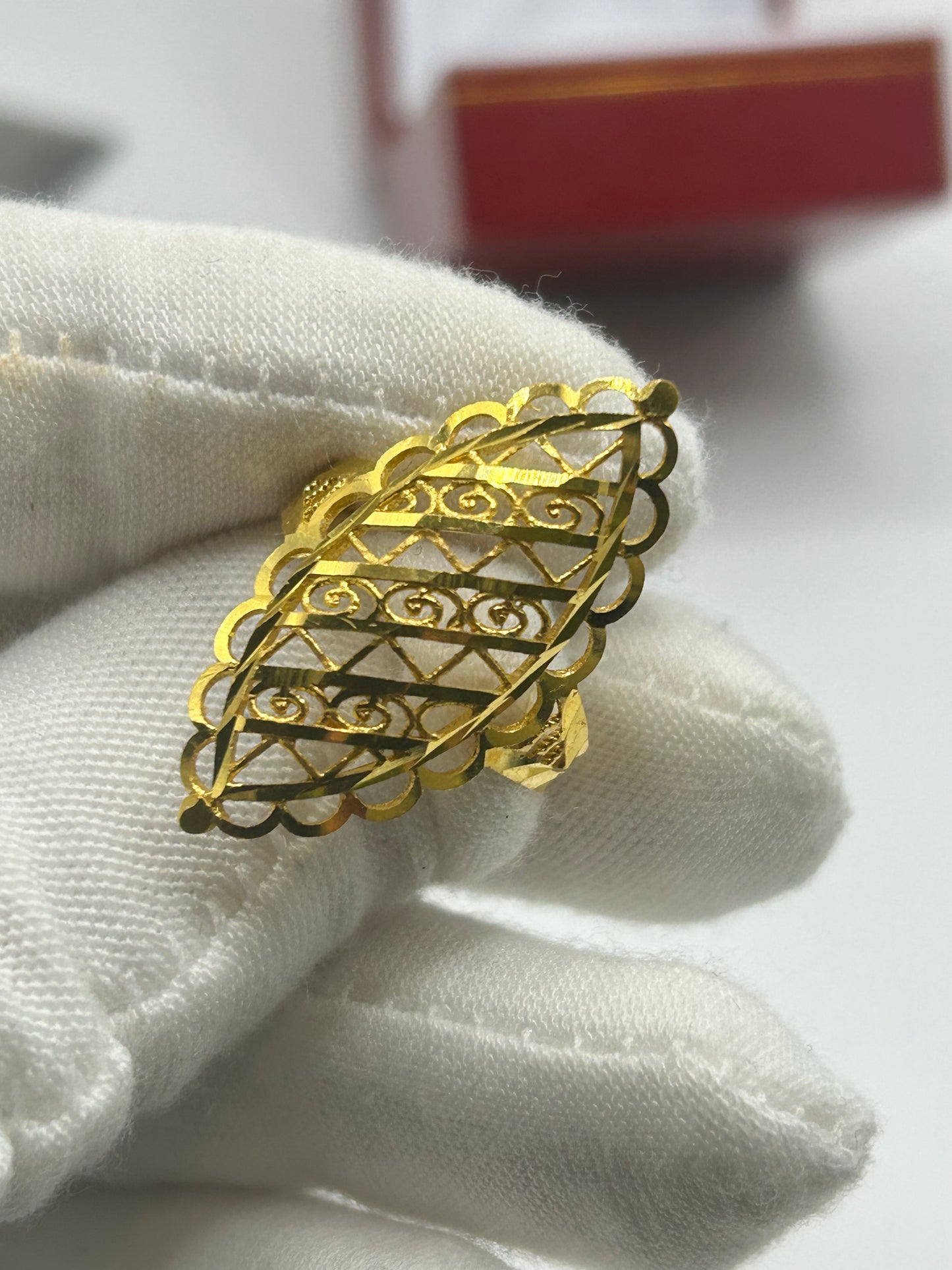 22ct Gold Ladies Ring 3.8 grams Size O