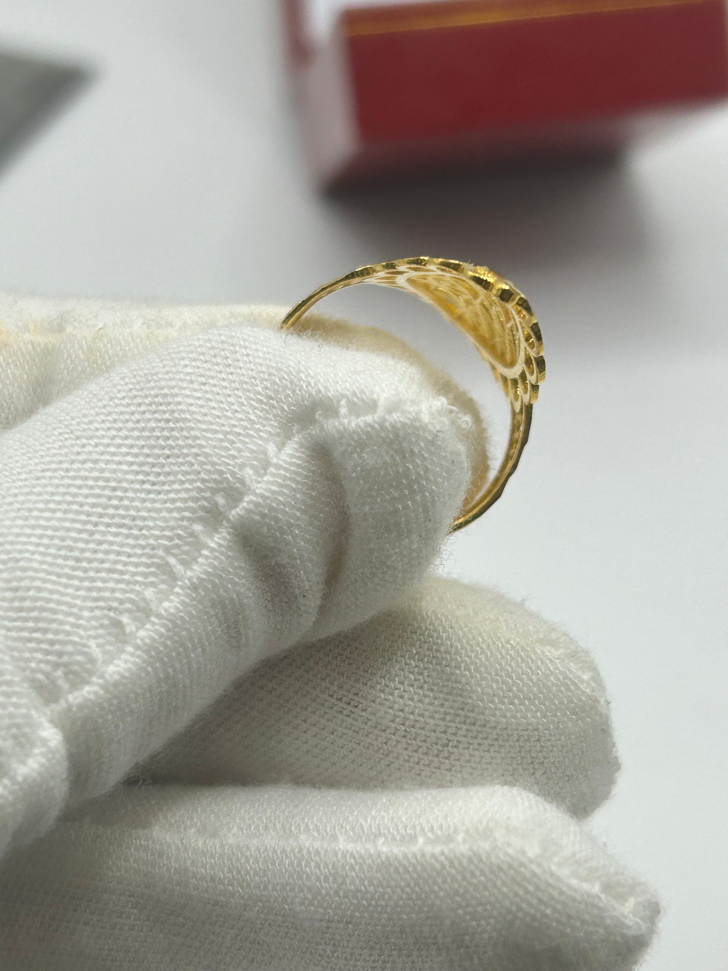 22ct Gold Ladies Ring 3.8 grams Size O
