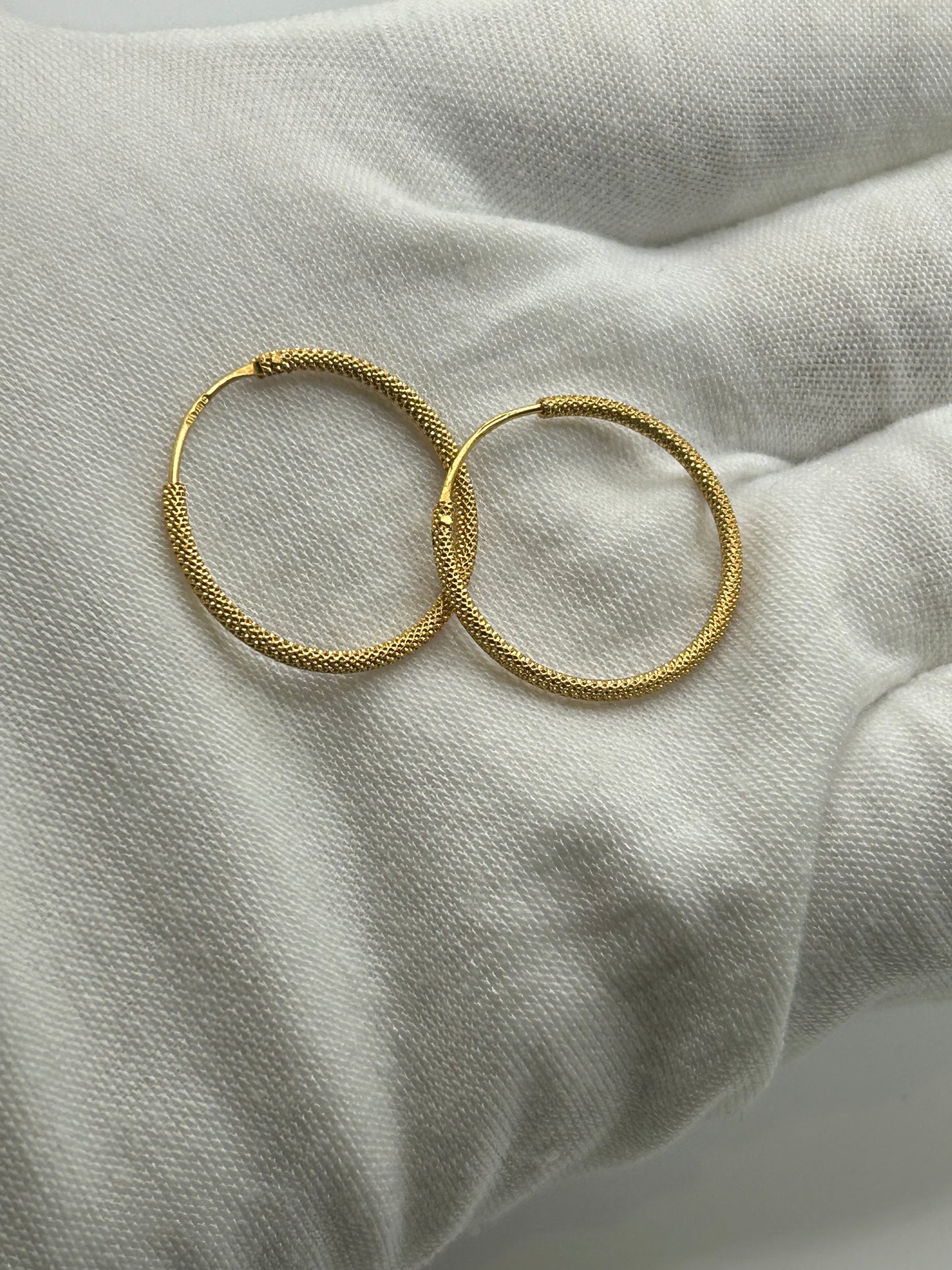 22ct Gold Earrings 2.3 grams Hallmarked