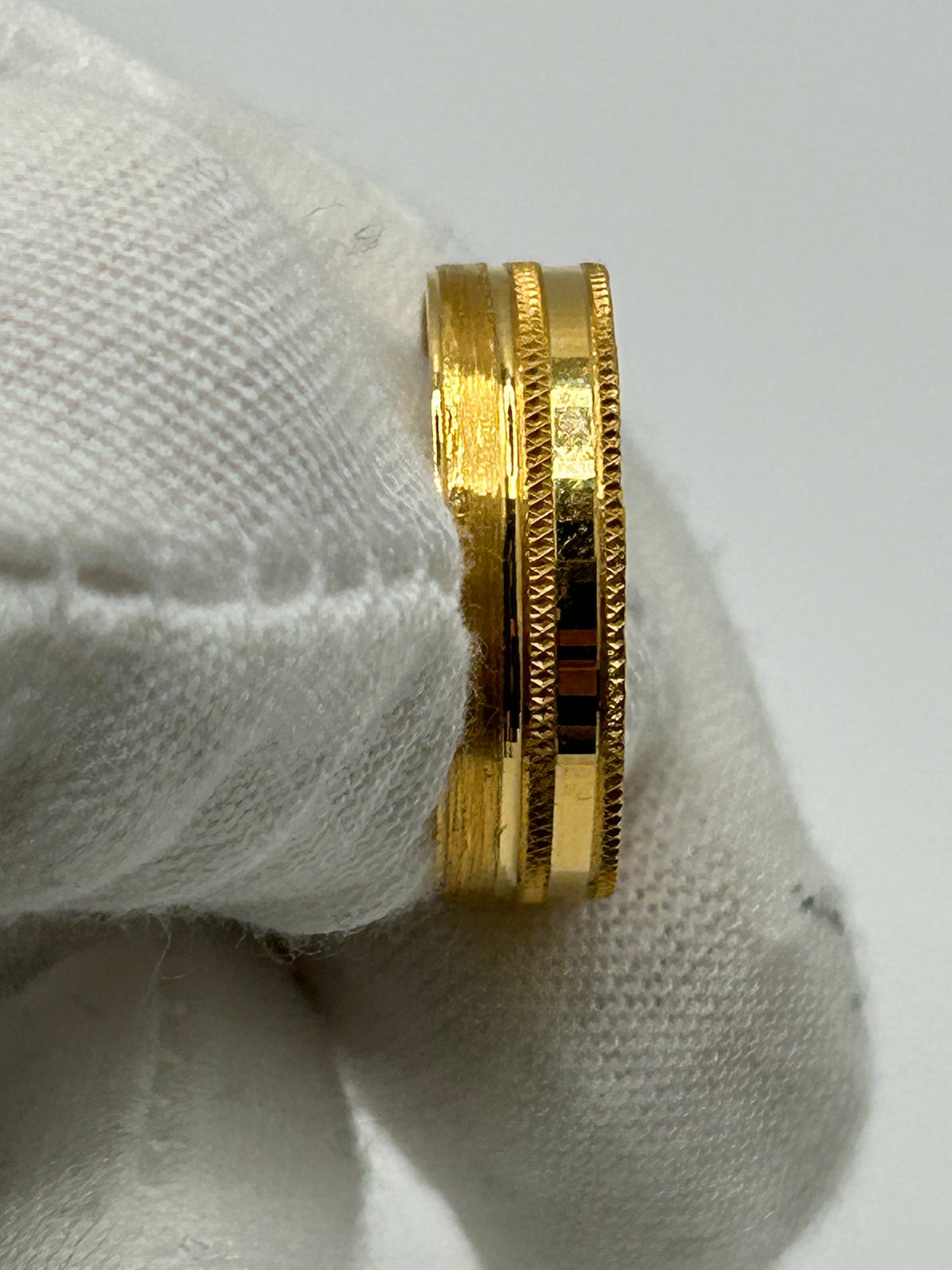 22ct Gold Men’s Band - 5.6 grams, Size Q ½ (Hallmarked):