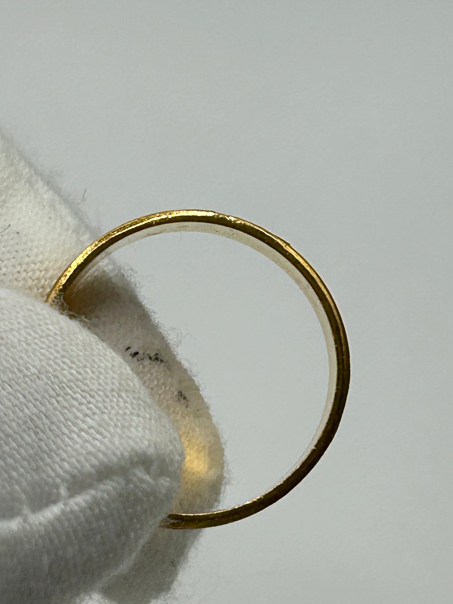 22ct Gold Men’s Band - 5.6 grams, Size Q ½ (Hallmarked):