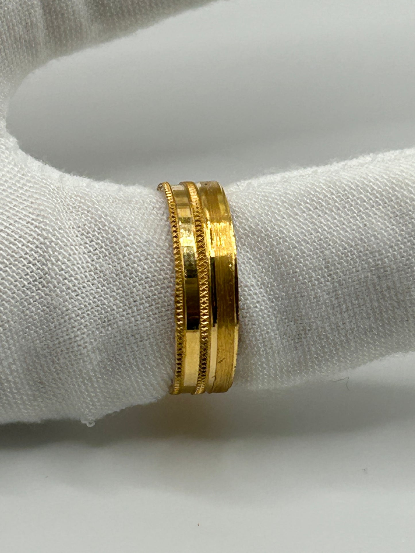 22ct Gold Men’s Band - 5.6 grams, Size Q ½ (Hallmarked):