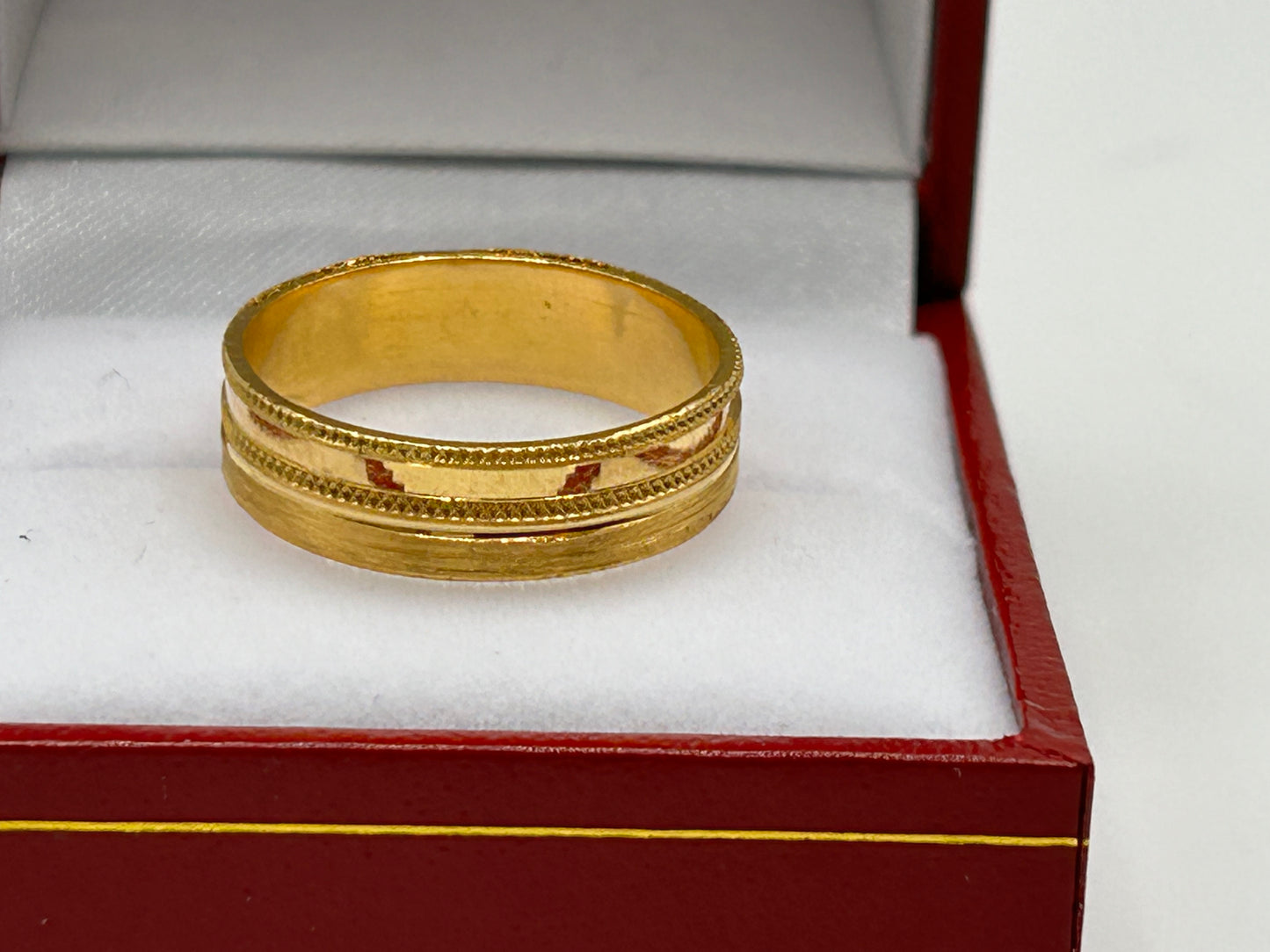 22ct Gold Men’s Band - 5.6 grams, Size Q ½ (Hallmarked):