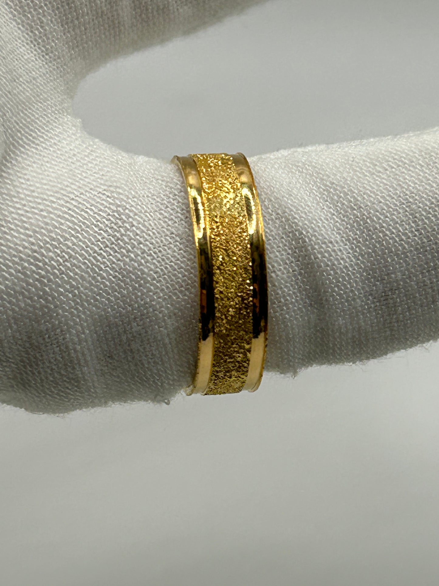 22ct Gold Men’s Band - 5.3 grams, Size W ½ (Hallmarked):