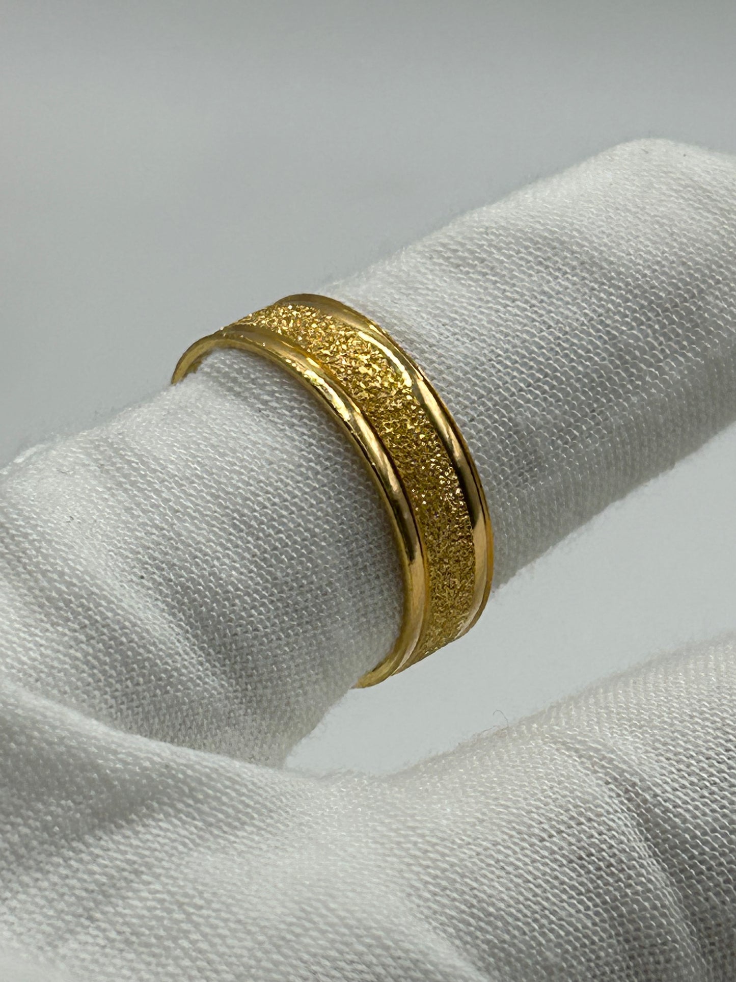 22ct Gold Men’s Band - 5.3 grams, Size W ½ (Hallmarked):