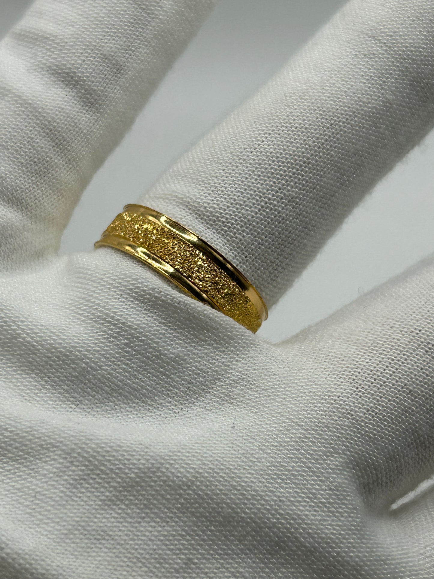 22ct Gold Men’s Band - 5.3 grams, Size W ½ (Hallmarked):
