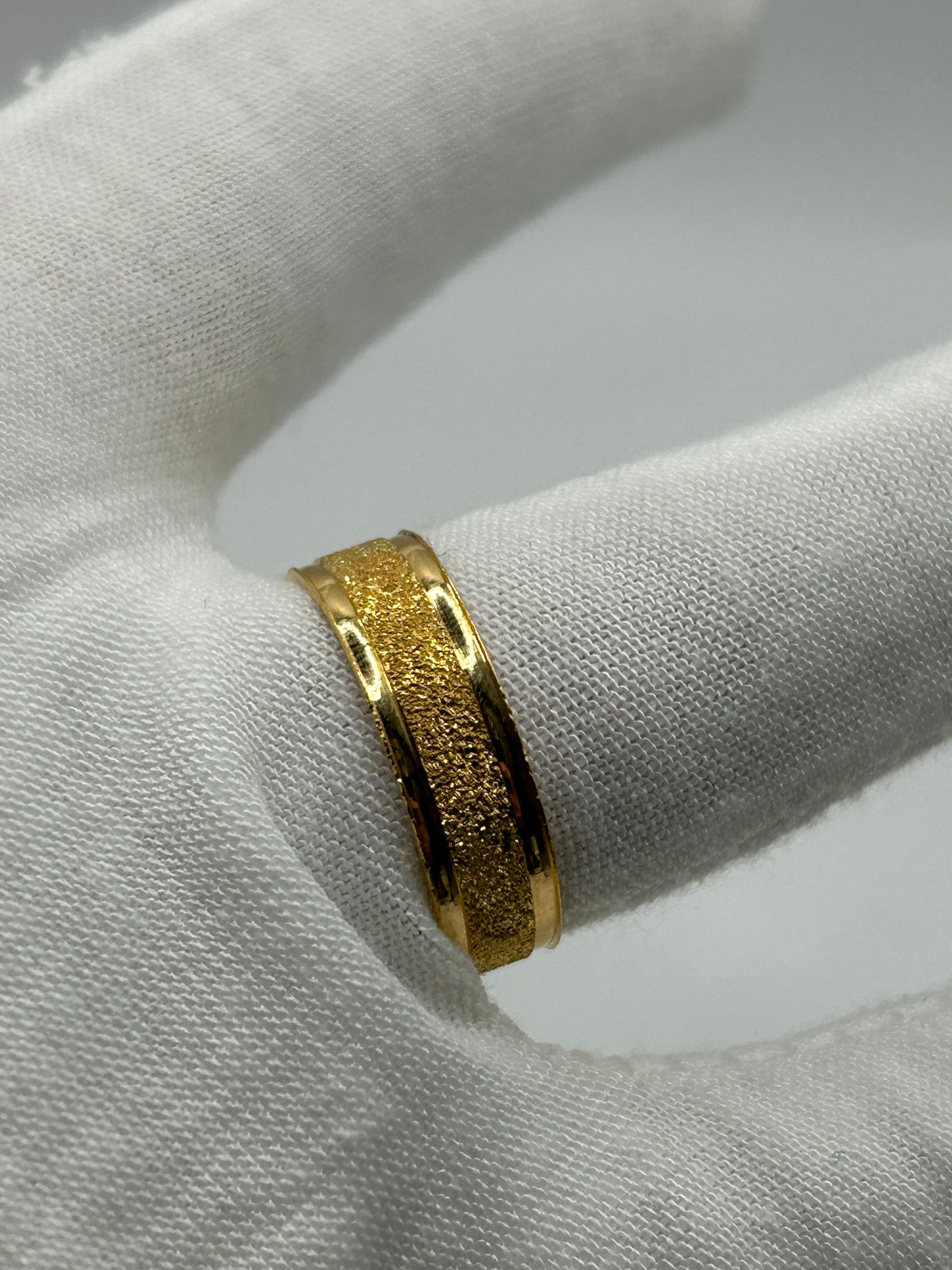 22ct Gold Men’s Band - 5.3 grams, Size W ½ (Hallmarked):