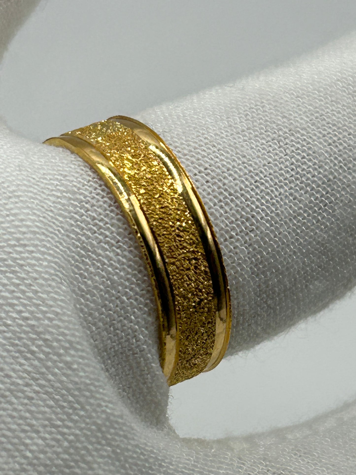 22ct Gold Men’s Band - 5.3 grams, Size W ½ (Hallmarked):