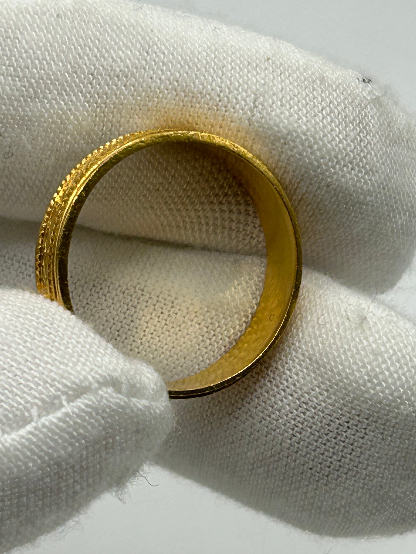 22ct Gold Men’s Band - 5.1 grams, Size S ½ (Hallmarked):
