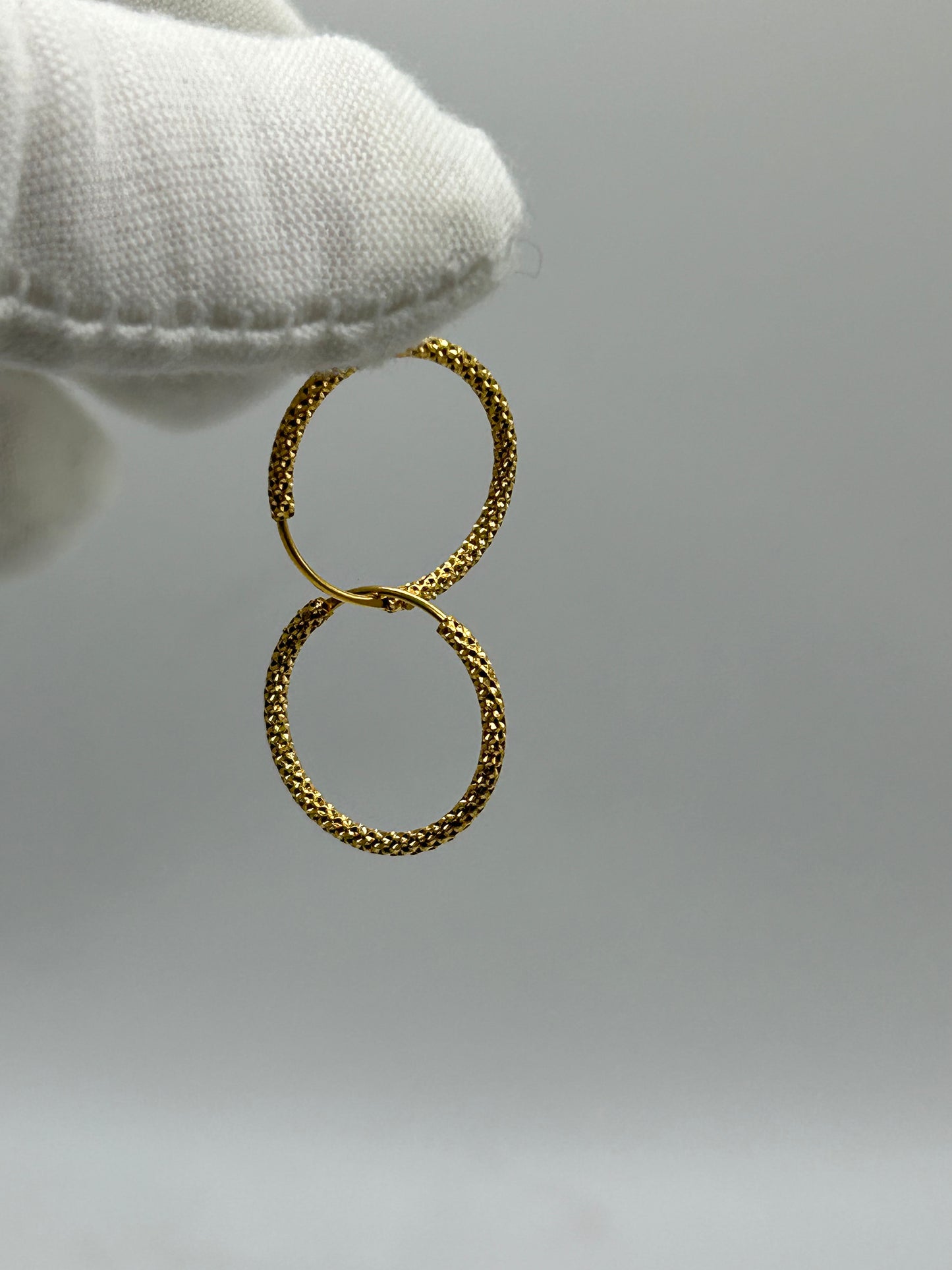 1.5g 22ct Gold Hallmarked Earrings