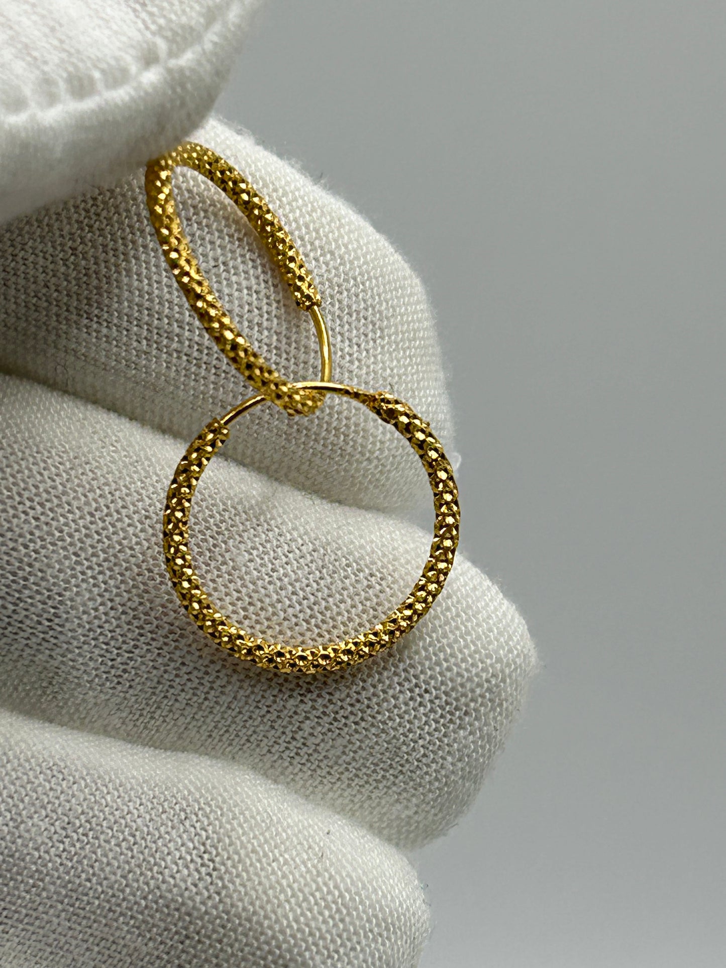 1.5g 22ct Gold Hallmarked Earrings