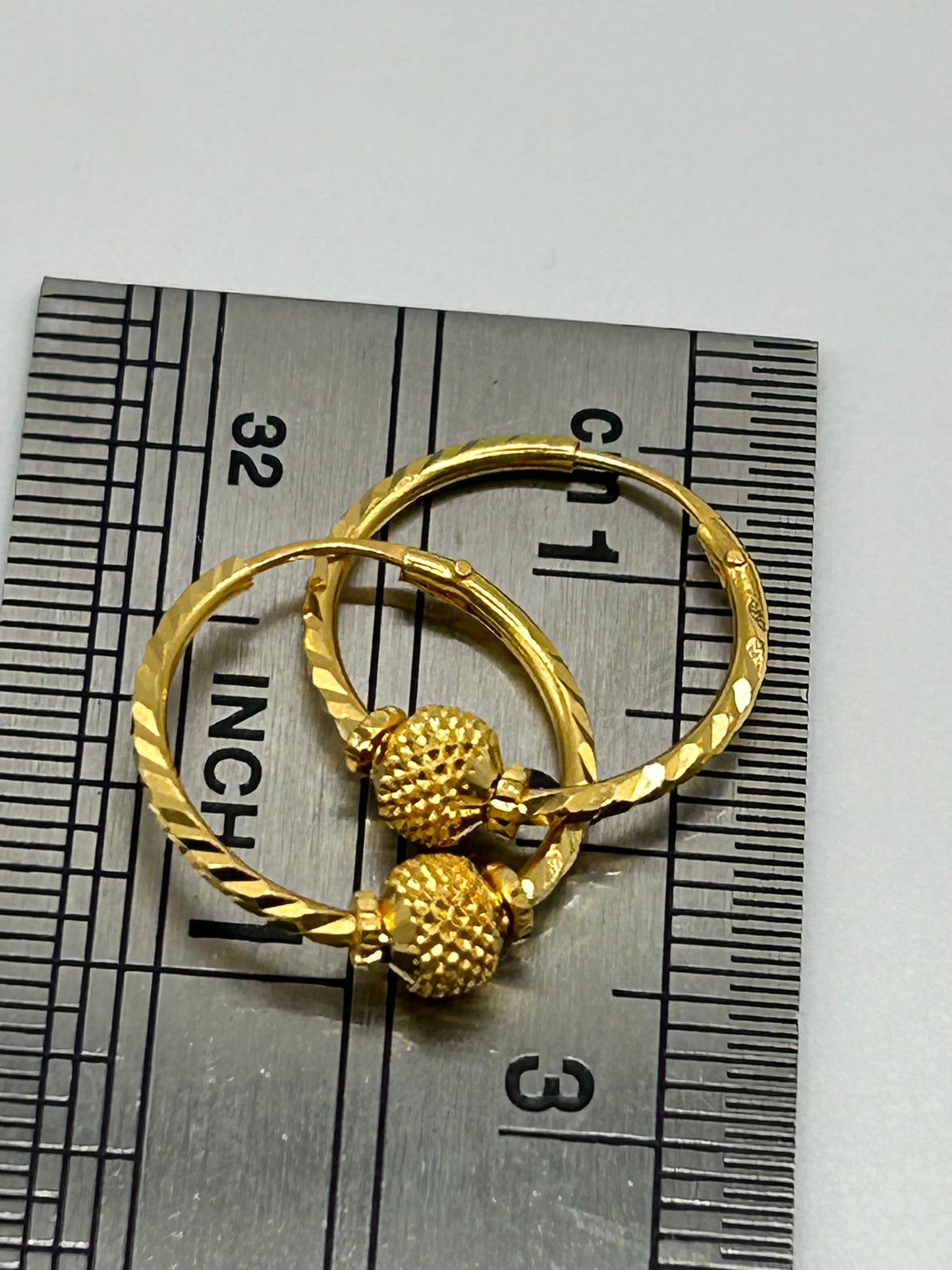 22ct Gold Hallmarked Earrings - 1.5g