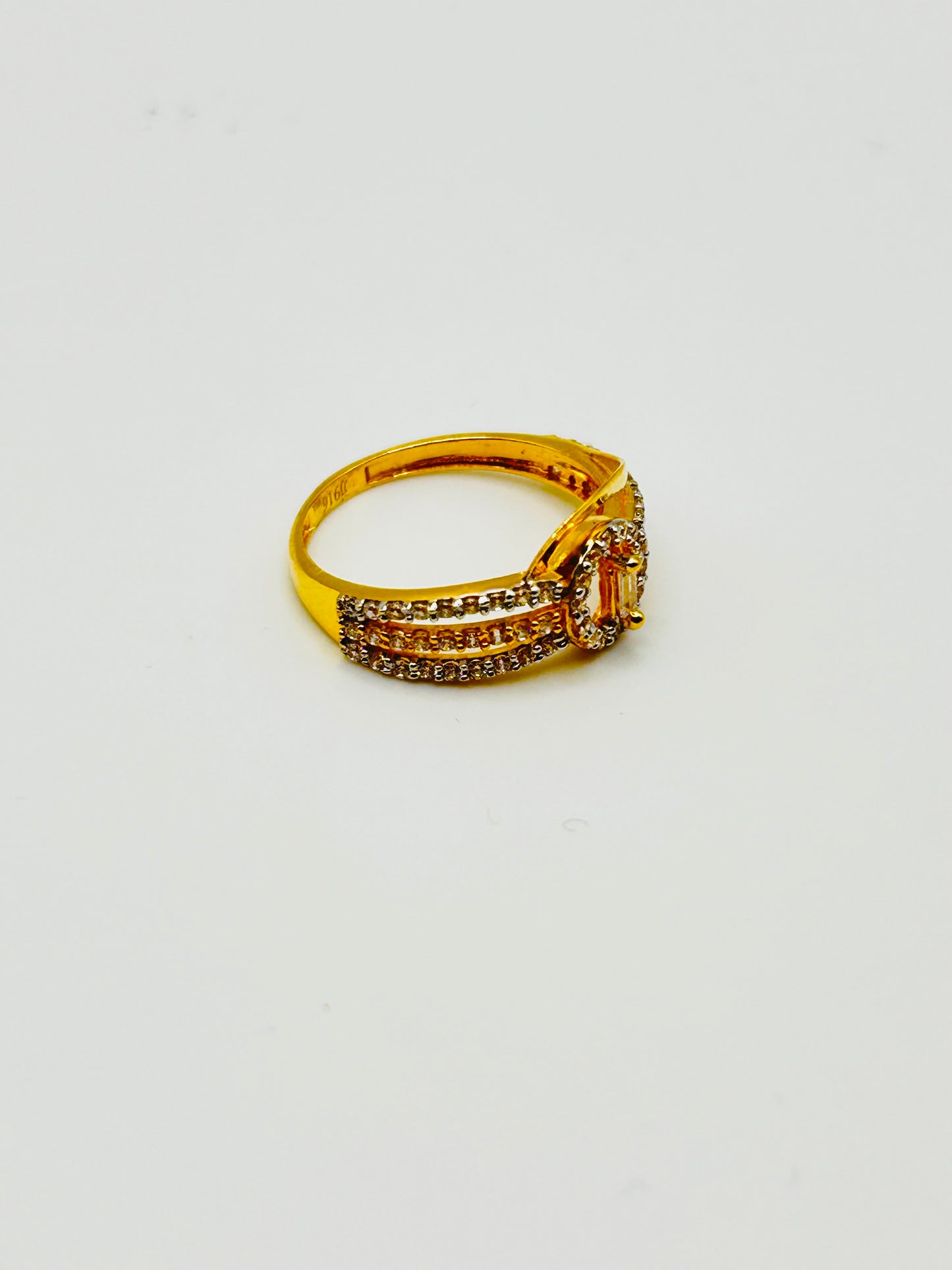22ct Gold Ladies Ring - 2.4g Size J½
