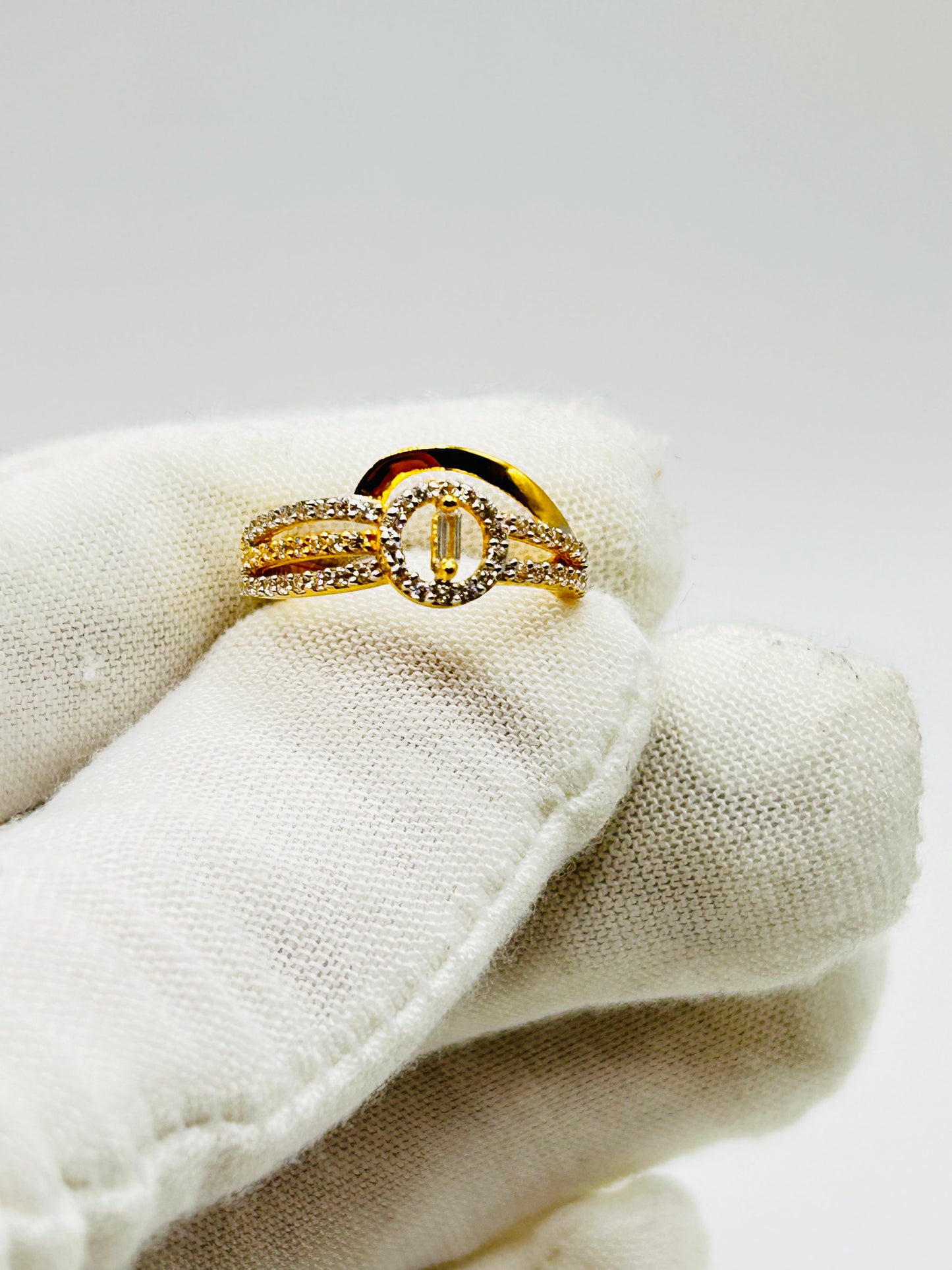 22ct Gold Ladies Ring - 2.4g Size J½