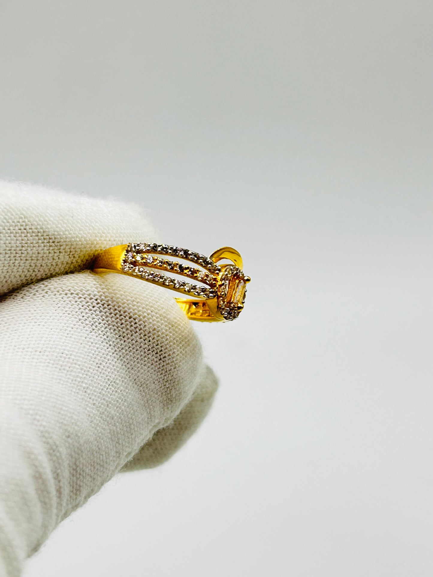 22ct Gold Ladies Ring - 2.4g Size J½