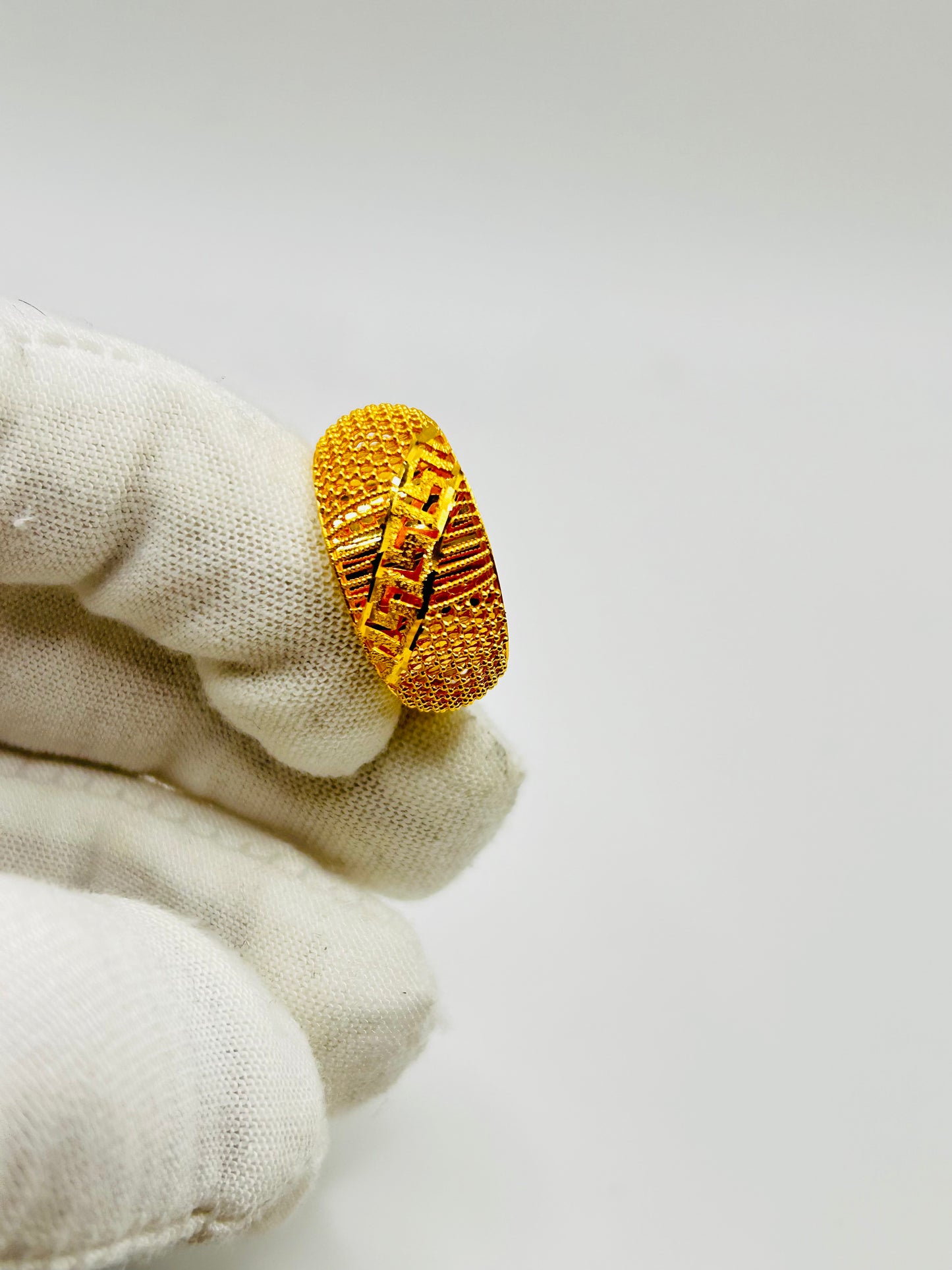 22ct Gold Ladies Ring - 3.5g Size O½