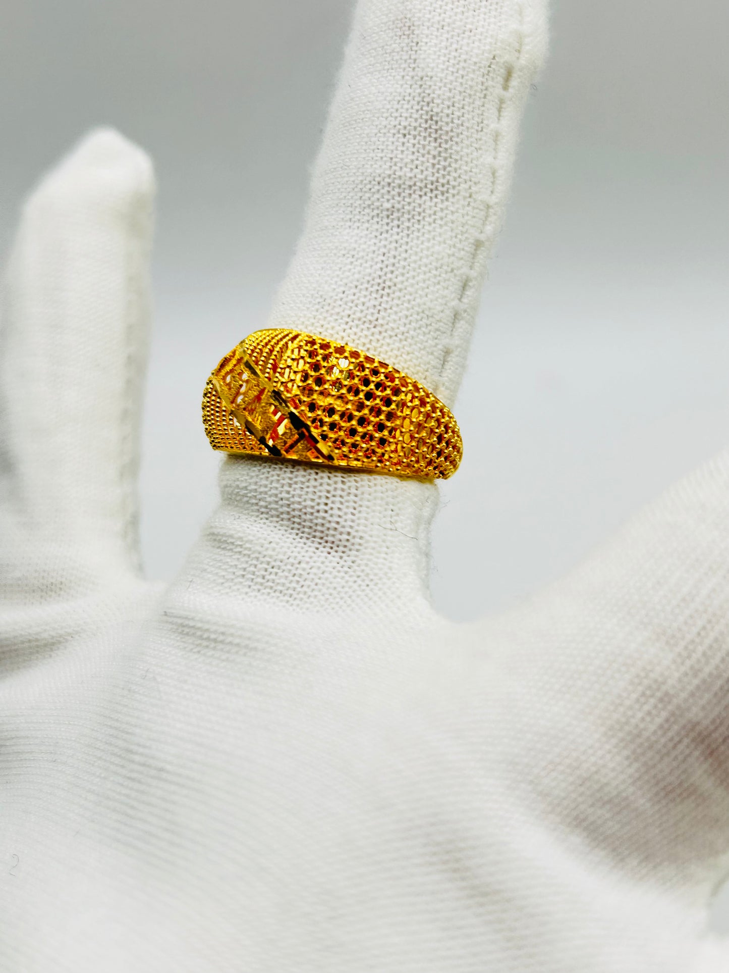 22ct Gold Ladies Ring - 3.5g Size O½