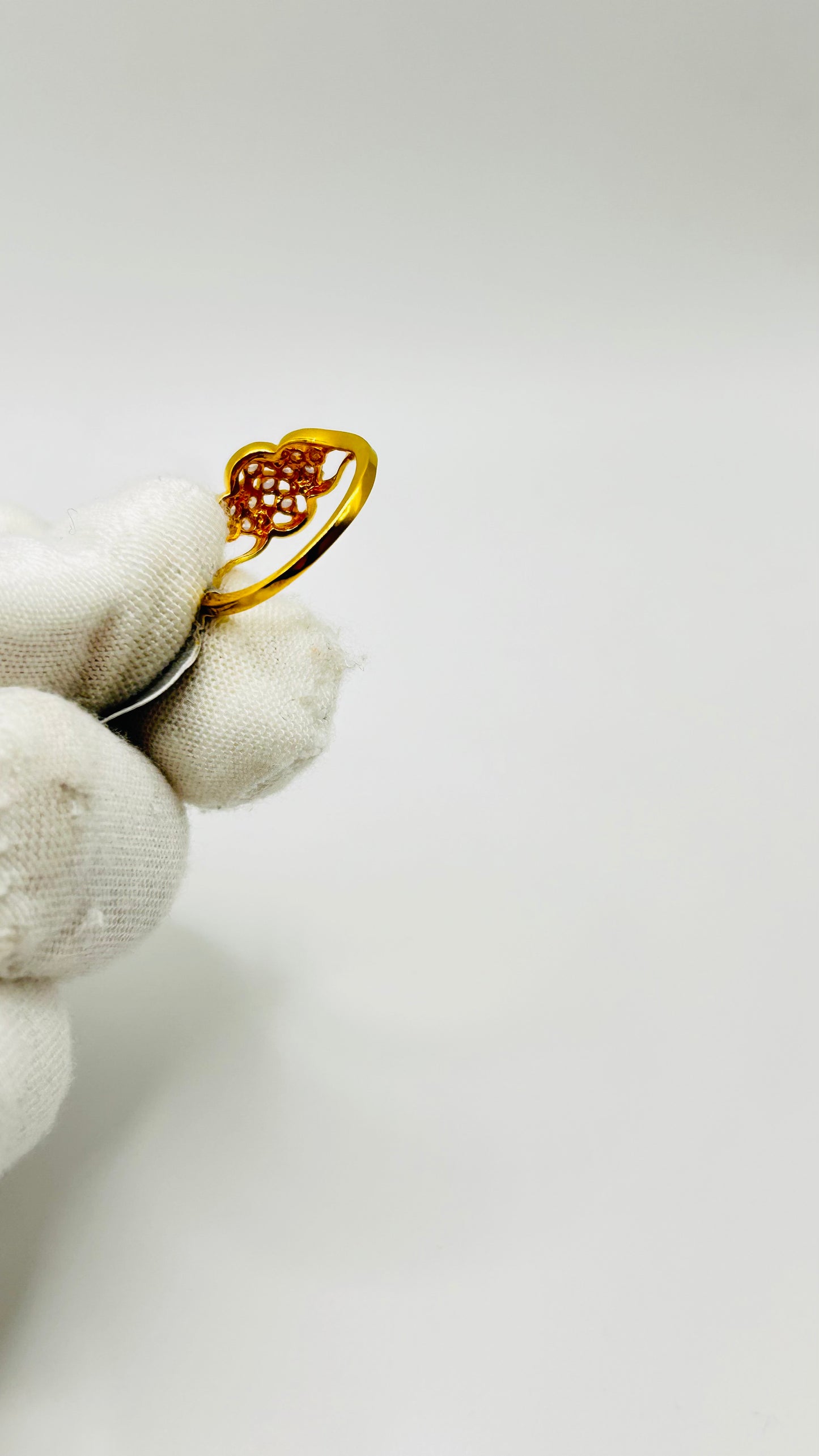 22ct Gold Ladies Ring - 3.2g Size J½